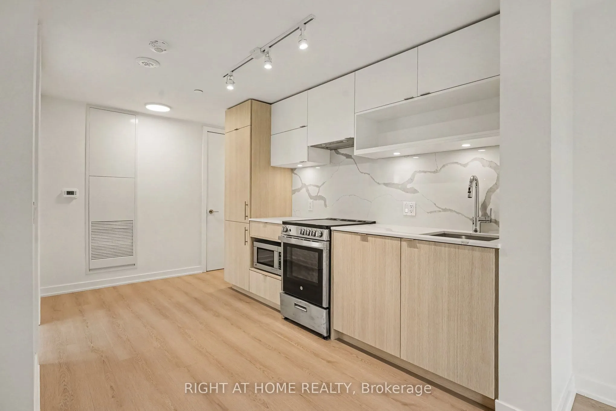 100 Queen Street E #1203