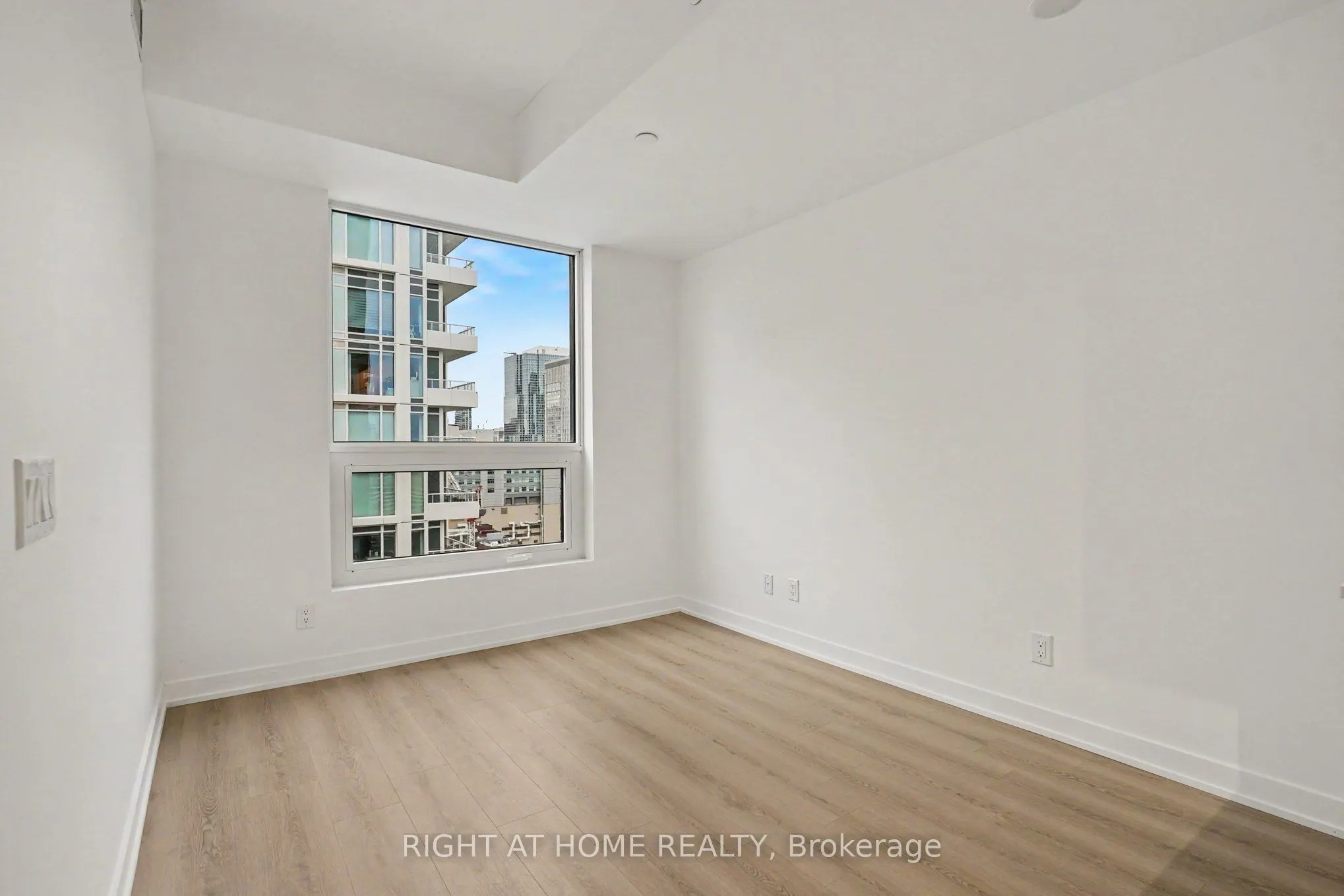 100 Queen Street E #3009