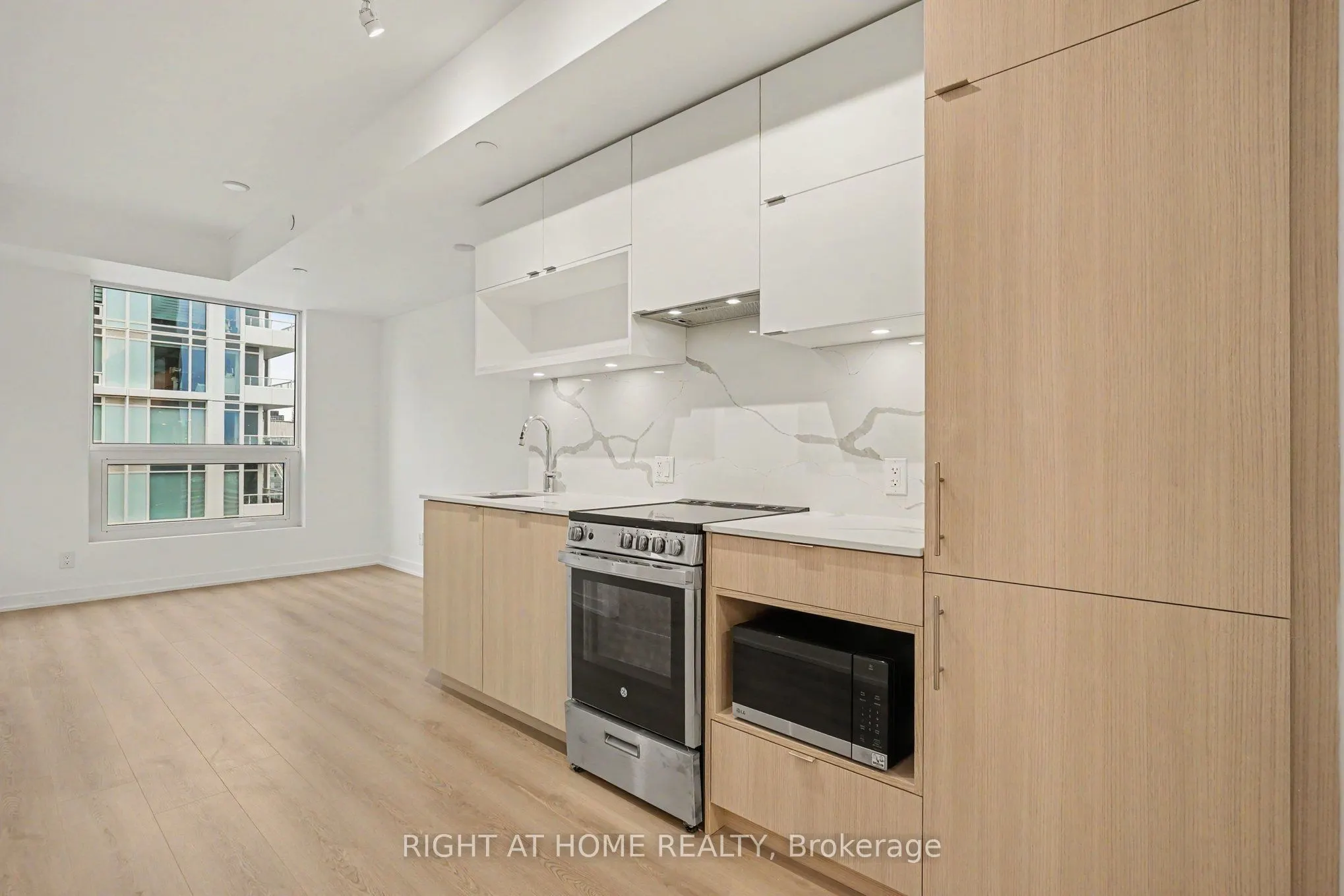 100 Queen Street E #3009