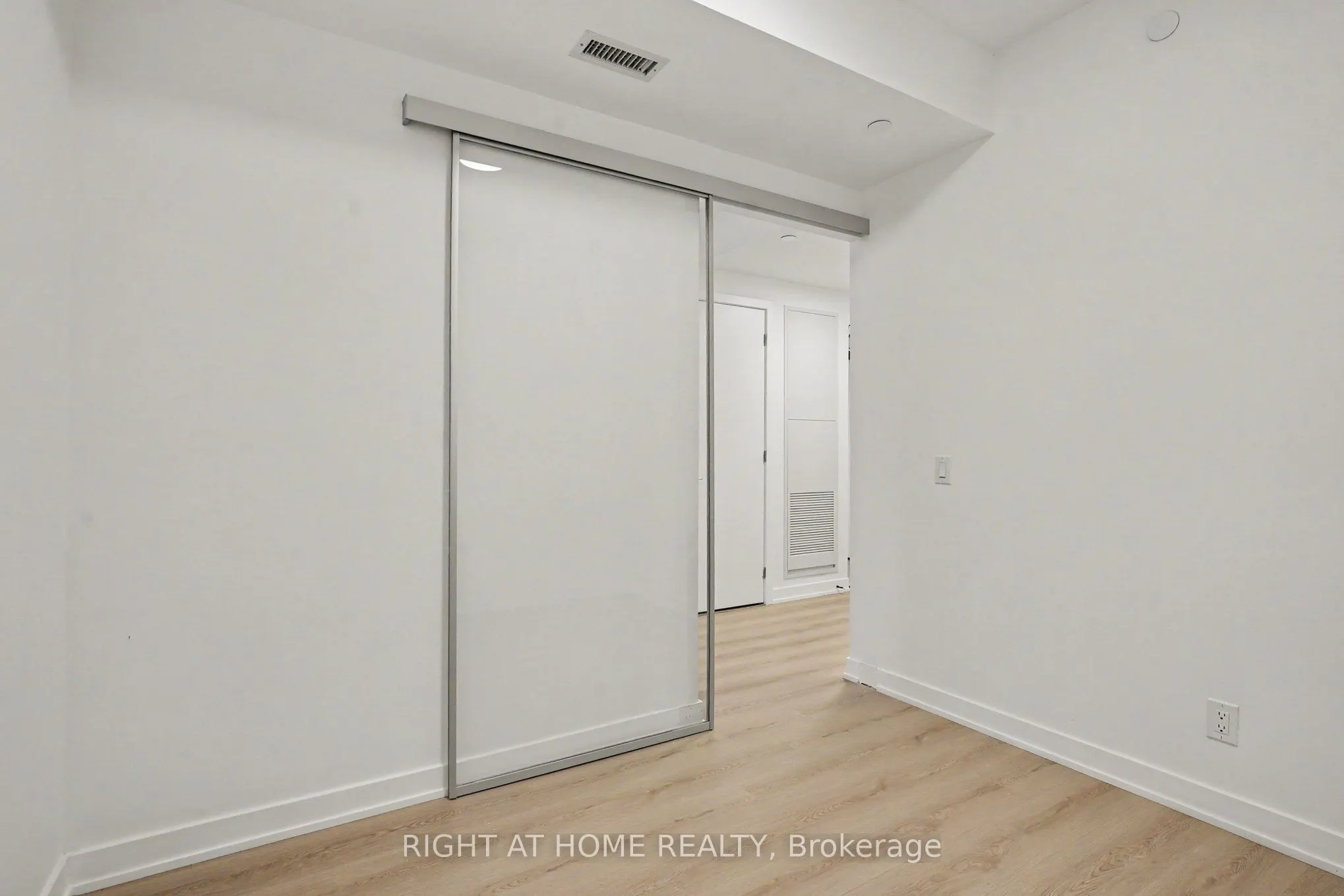 100 Queen Street E #3009