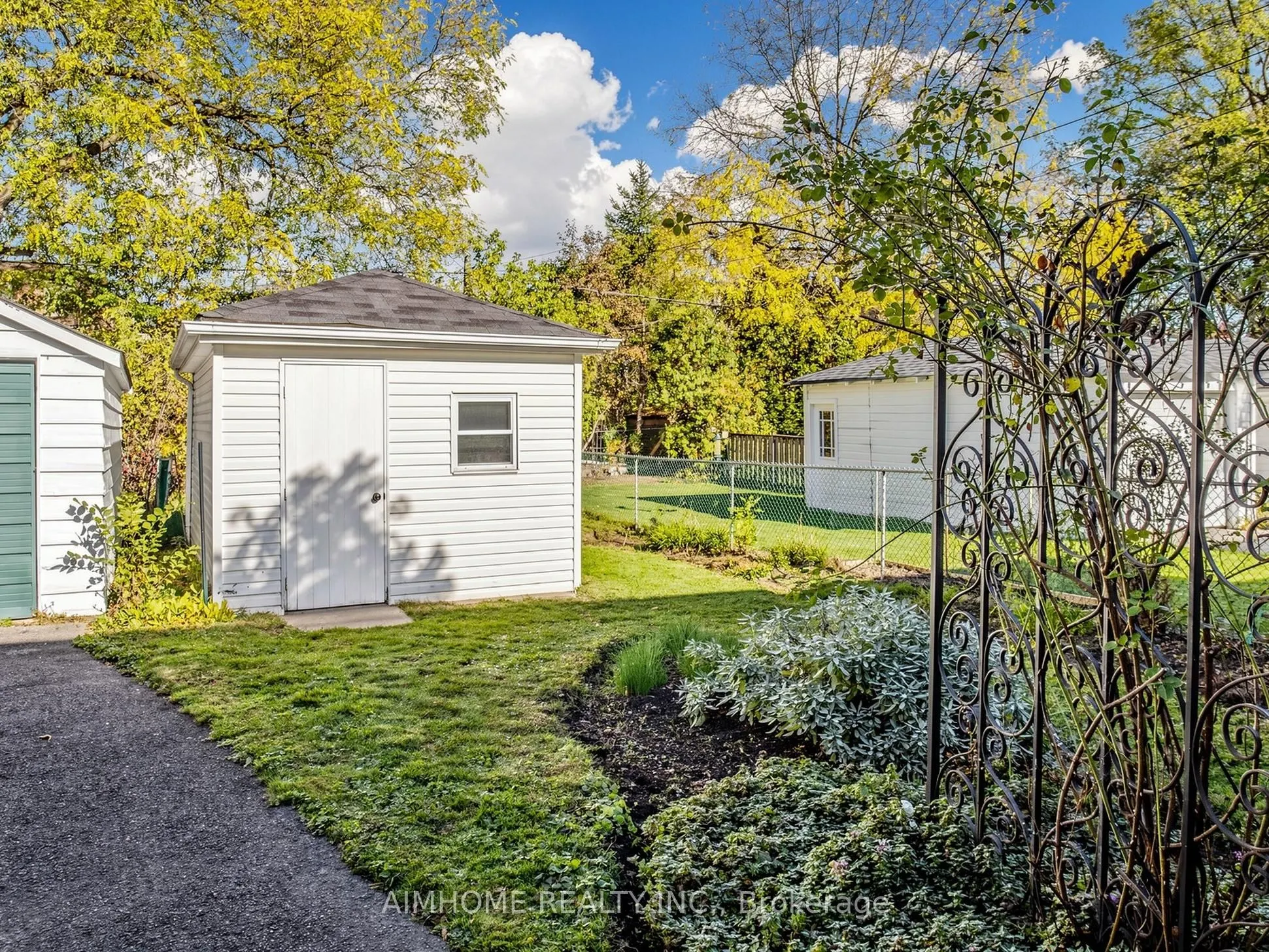 280 Fairlawn Avenue