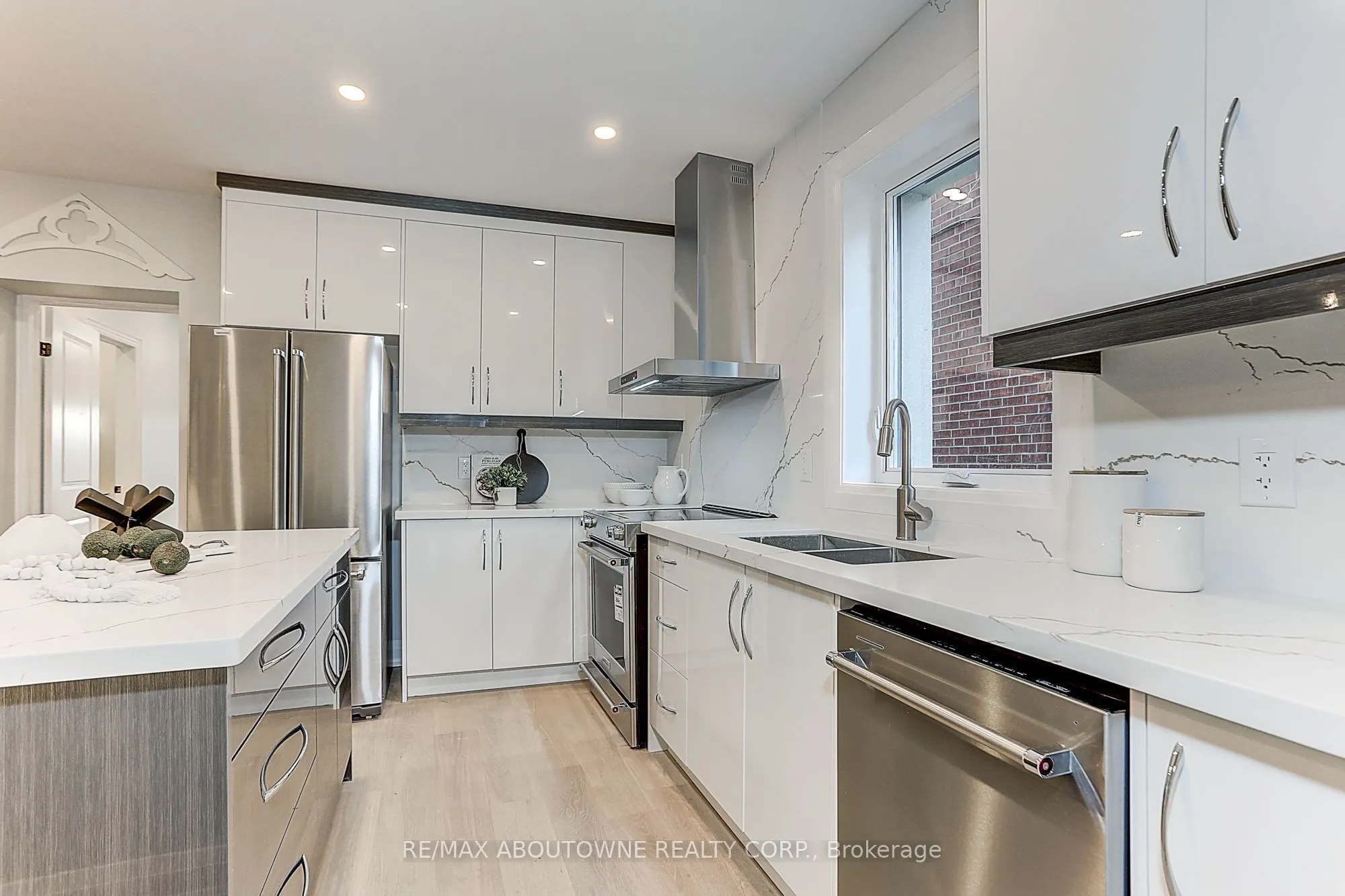 564 Dufferin Street