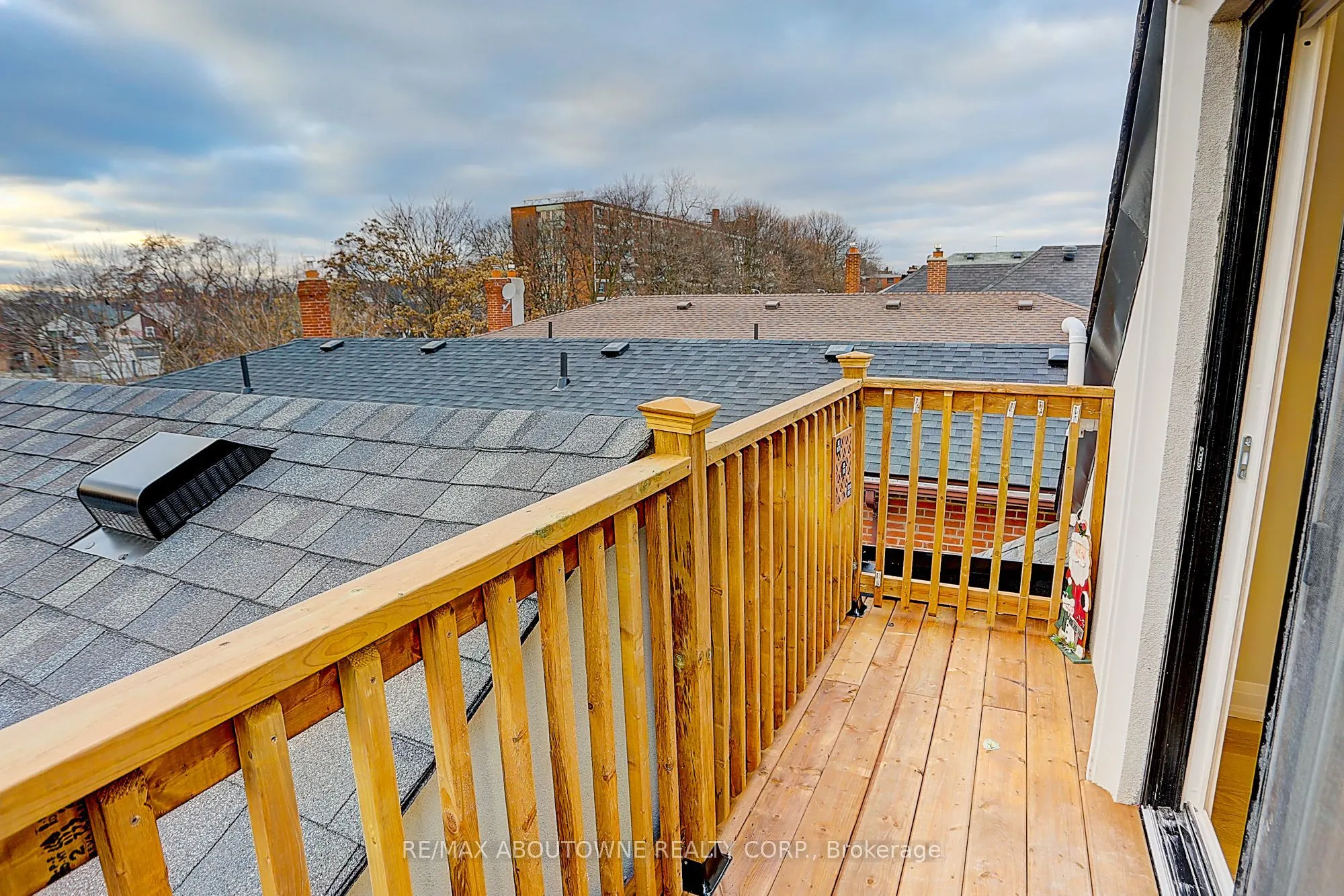 564 Dufferin Street