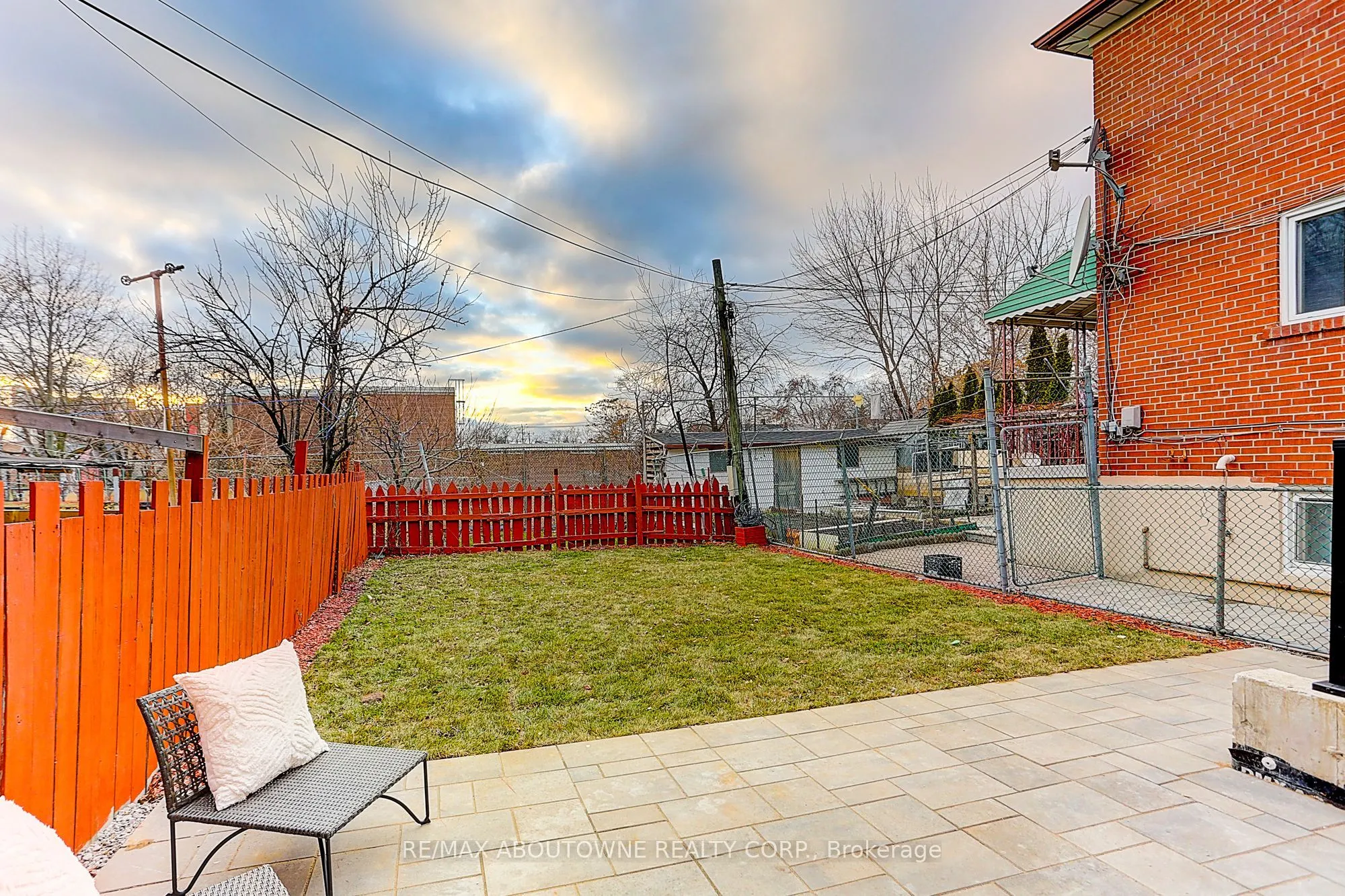 564 Dufferin Street
