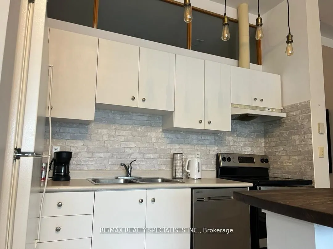700 King Street W #519