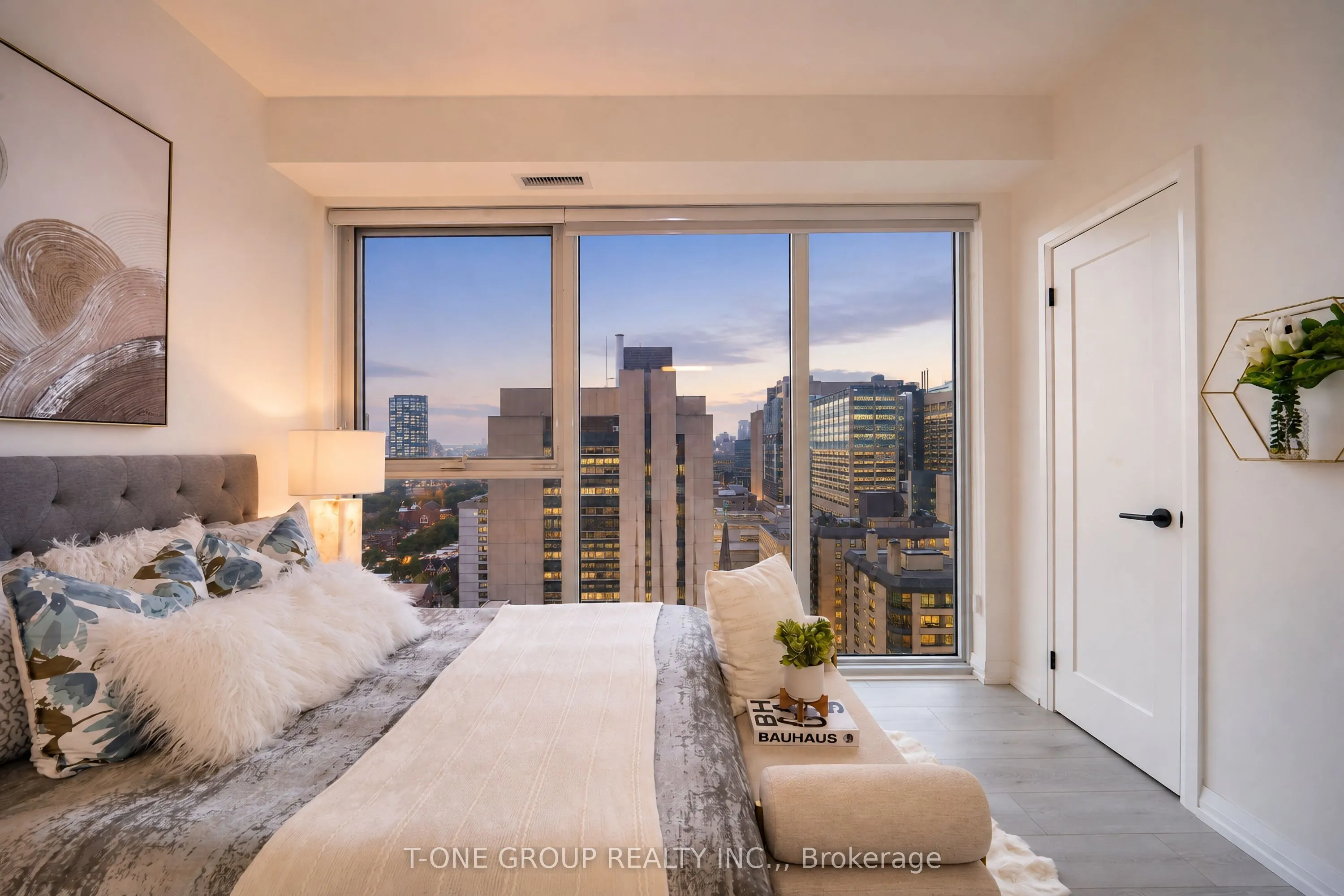 280 Dundas Street W #1803