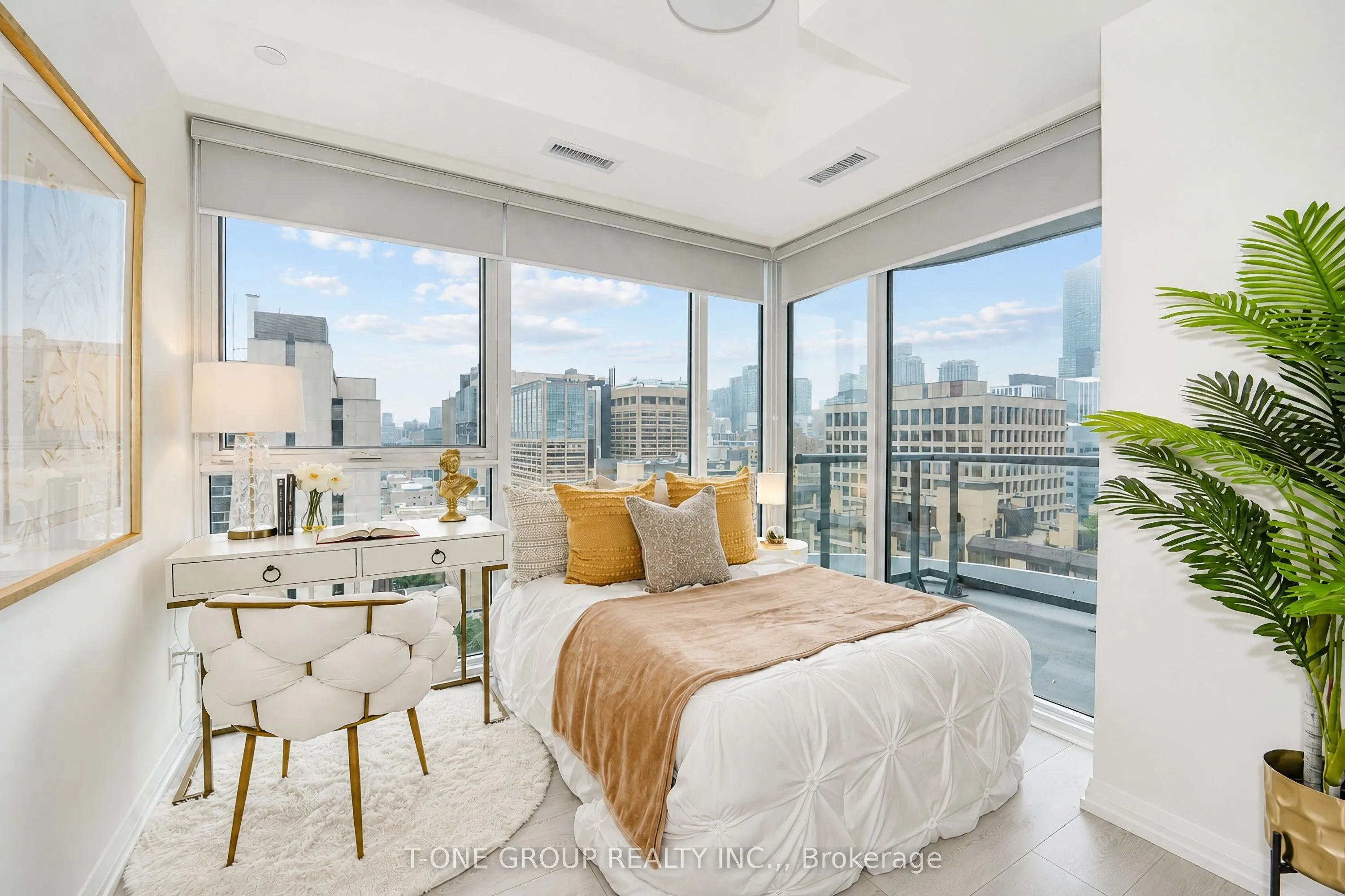 280 Dundas Street W #1803