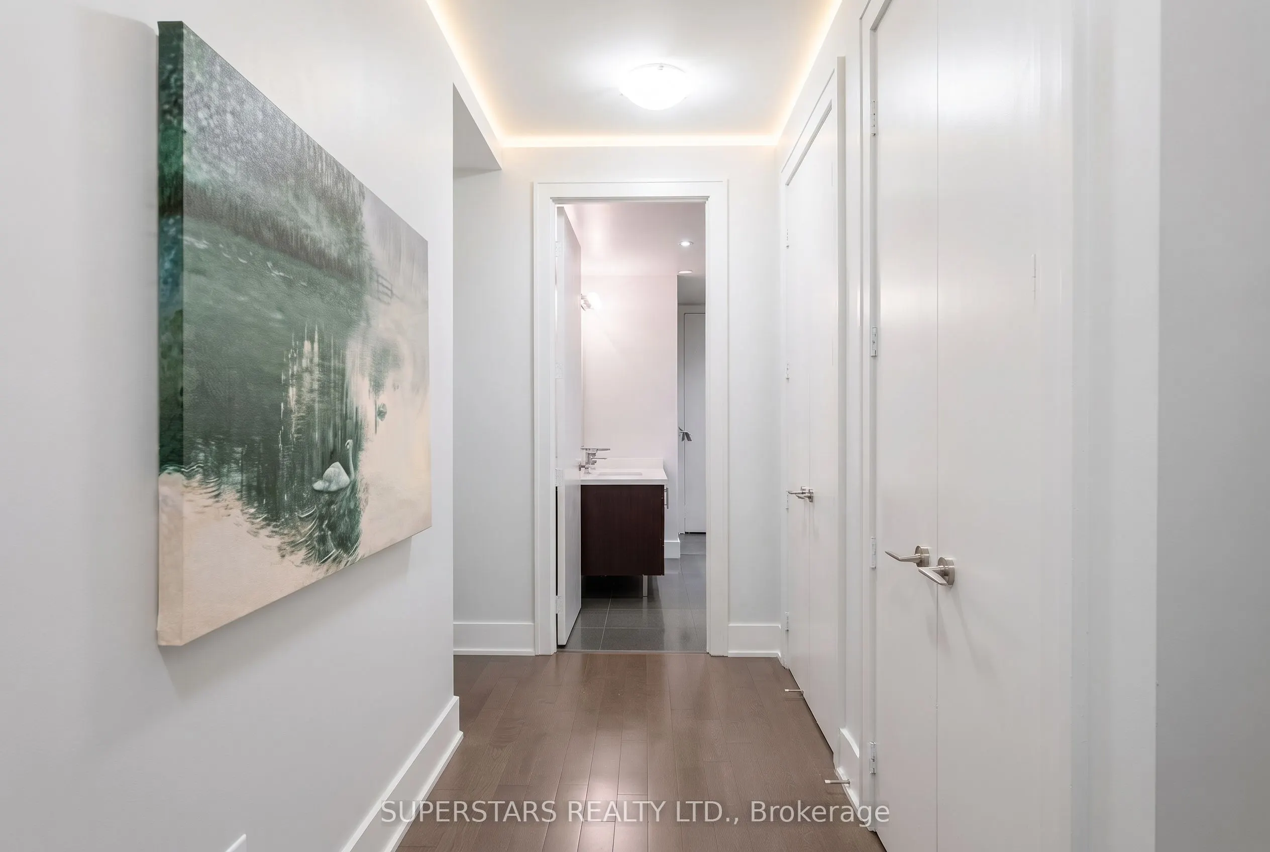 39 QUEENS Quay E #821