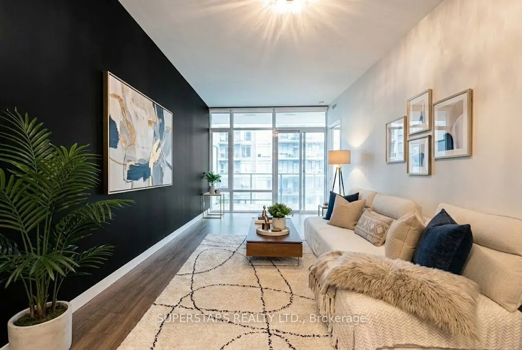 39 QUEENS Quay E #821