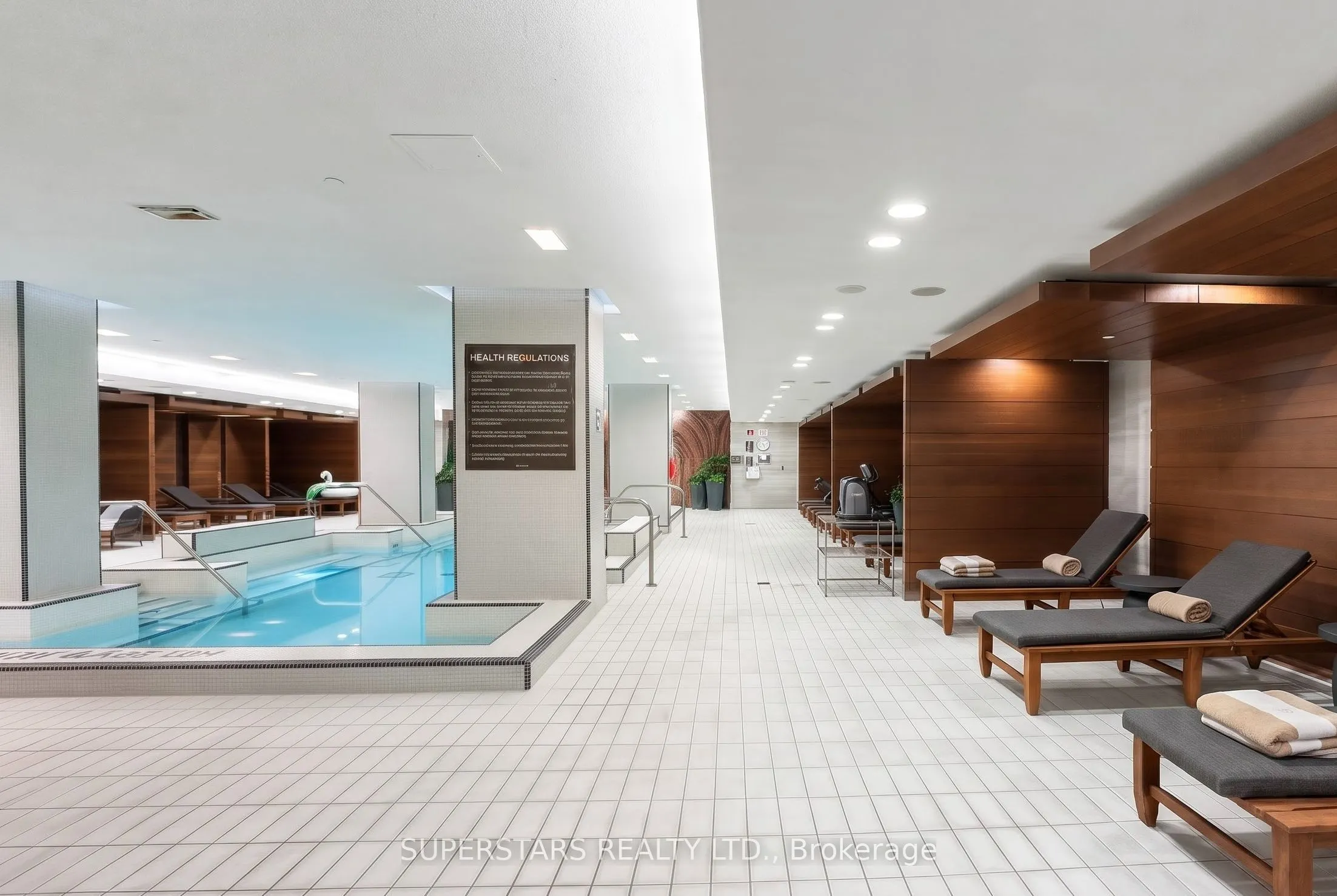 39 QUEENS Quay E #821
