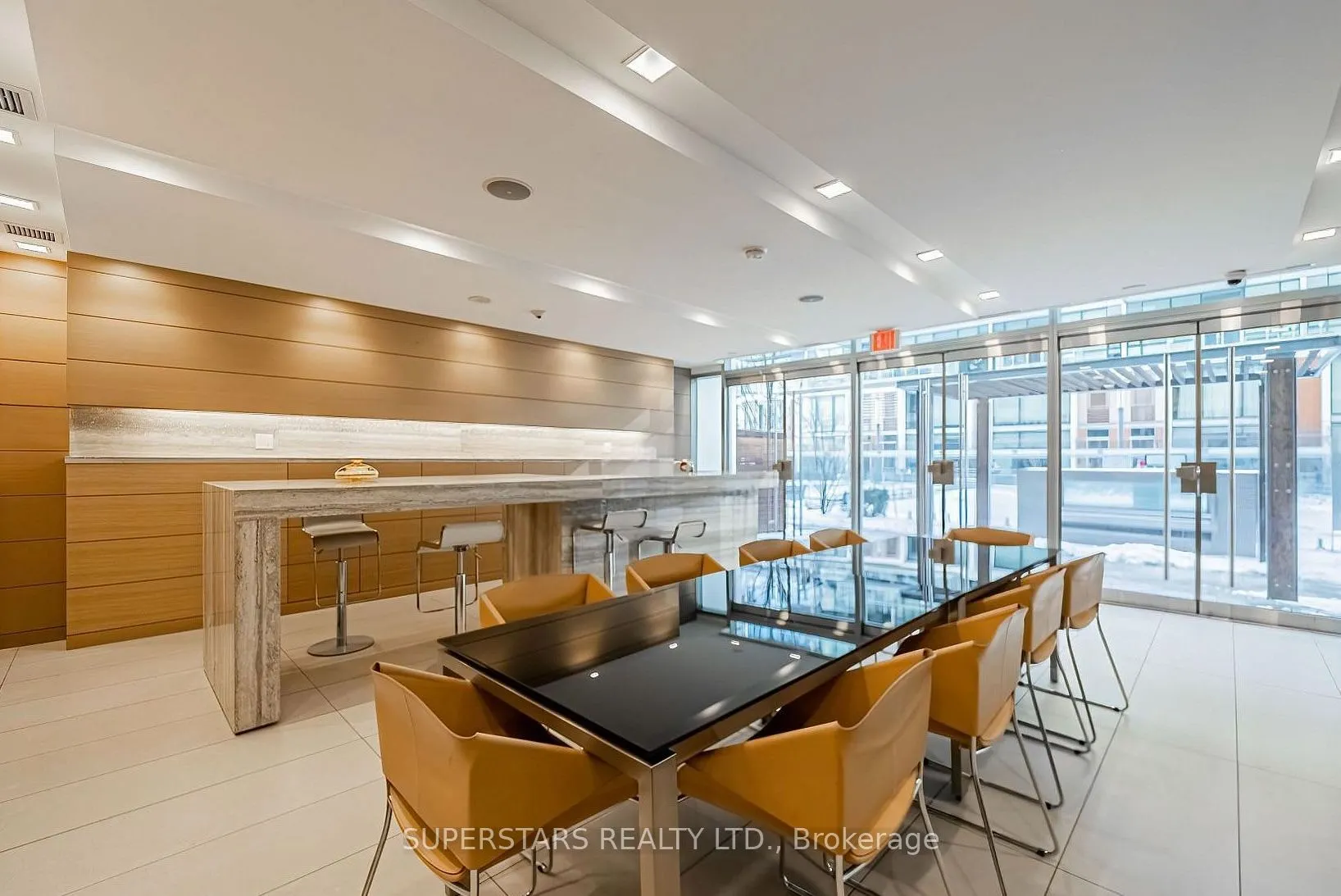 39 QUEENS Quay E #821