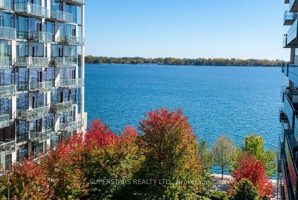 39 QUEENS Quay E #821
