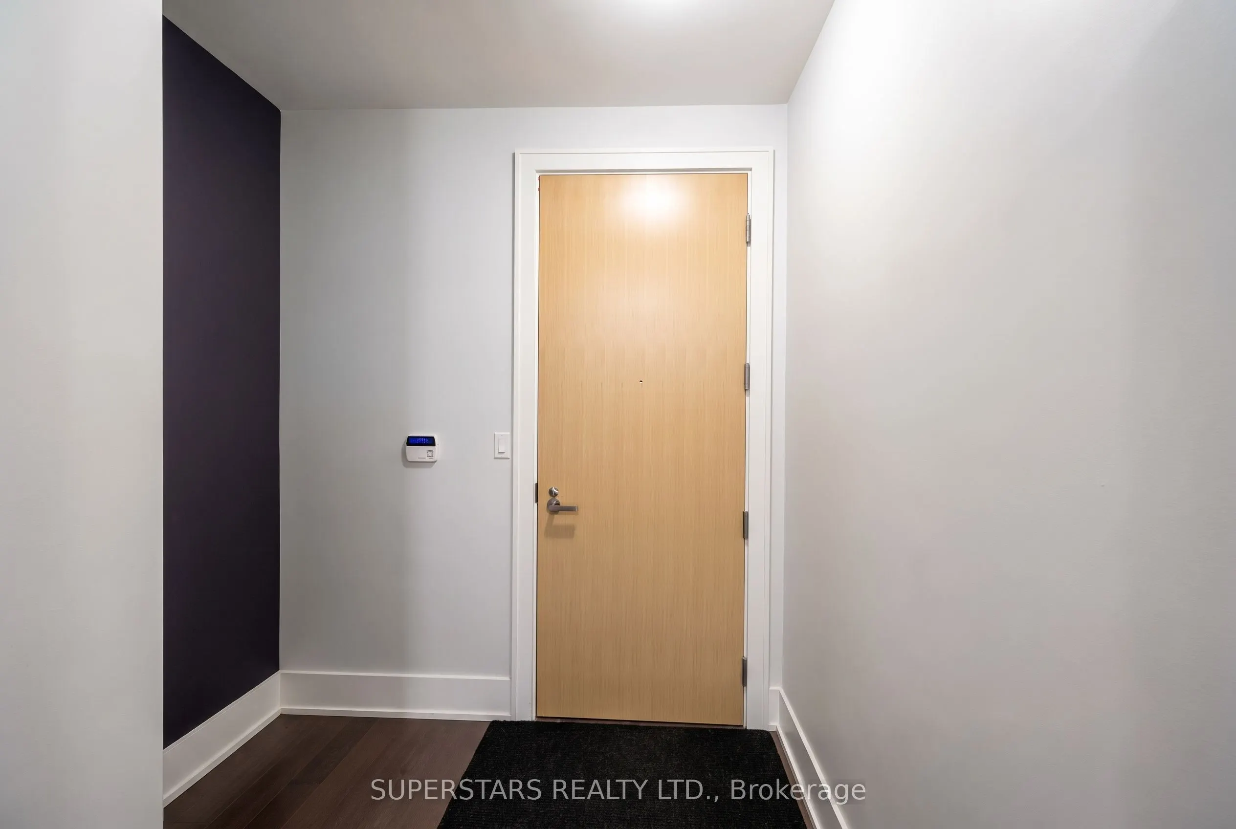 39 QUEENS Quay E #821