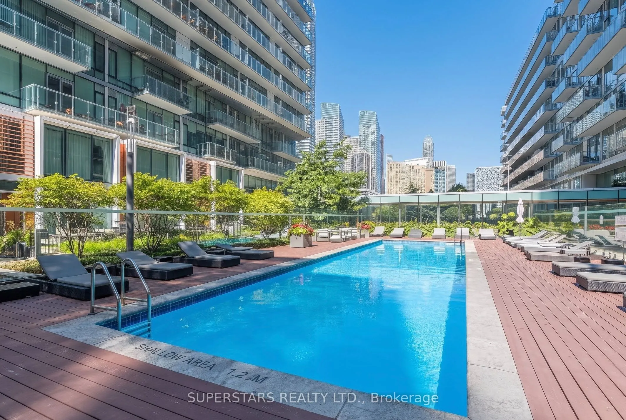 39 QUEENS Quay E #821