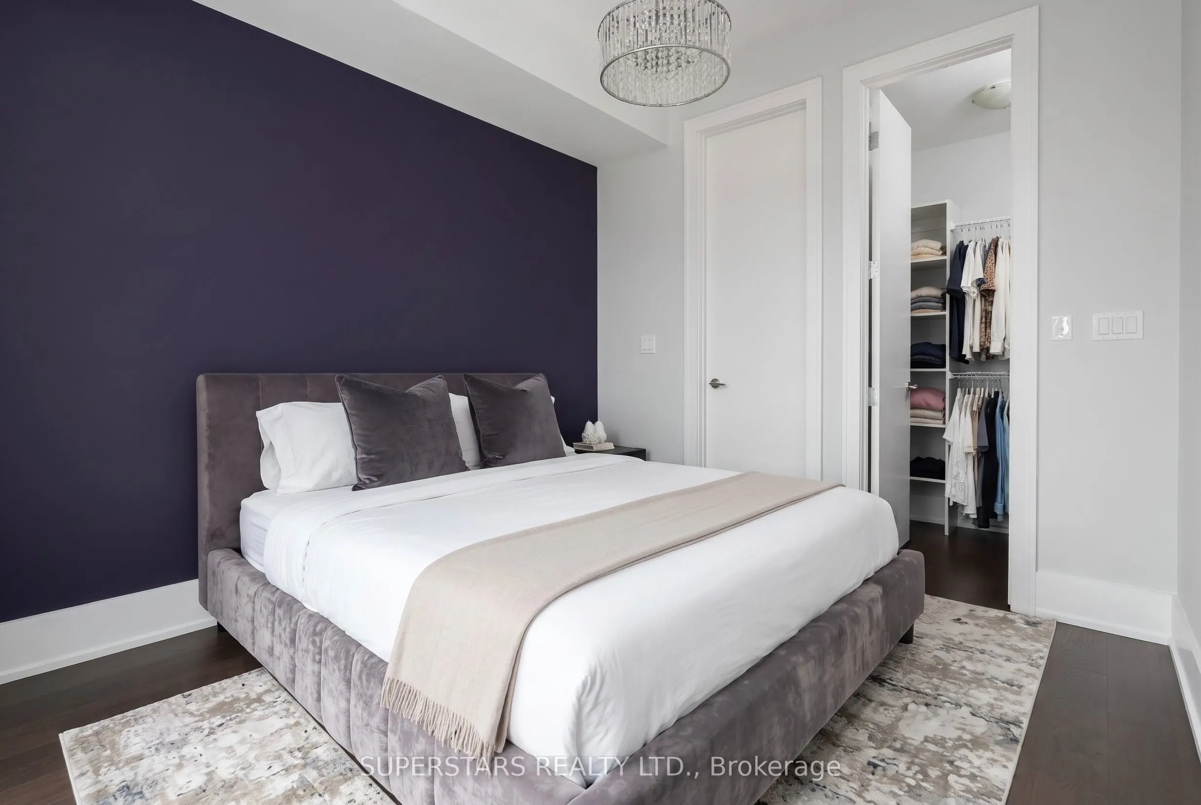 39 QUEENS Quay E #821