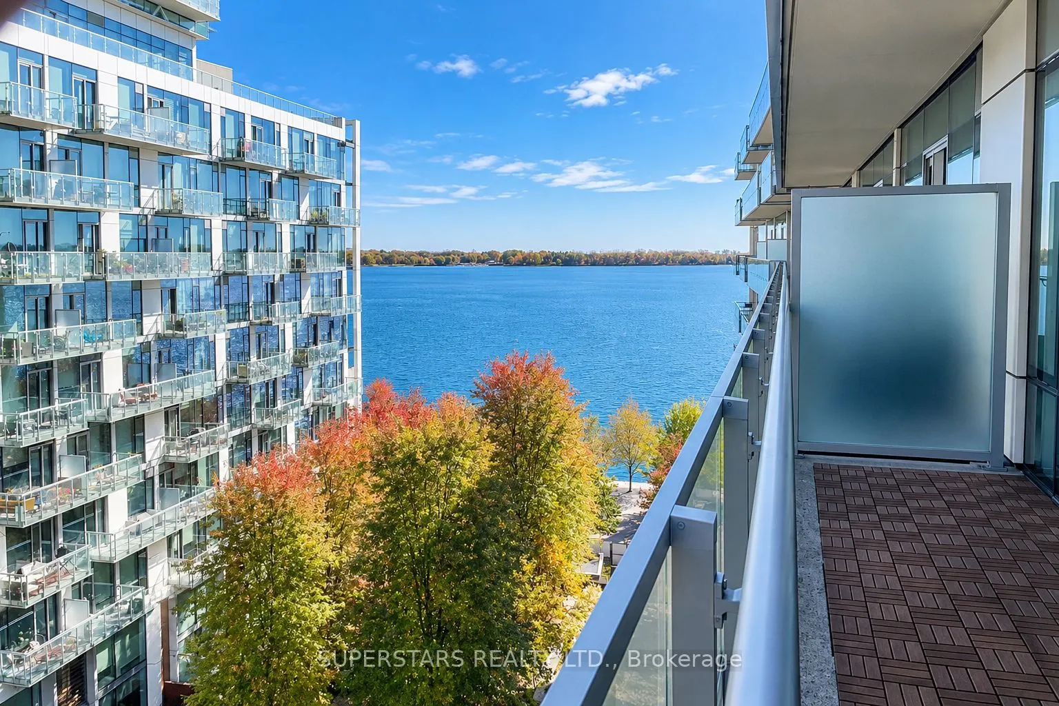 39 QUEENS Quay E #821