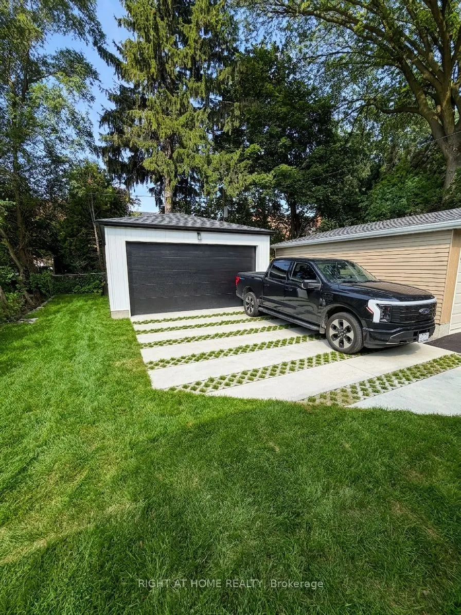 106 Eastbourne Avenue
