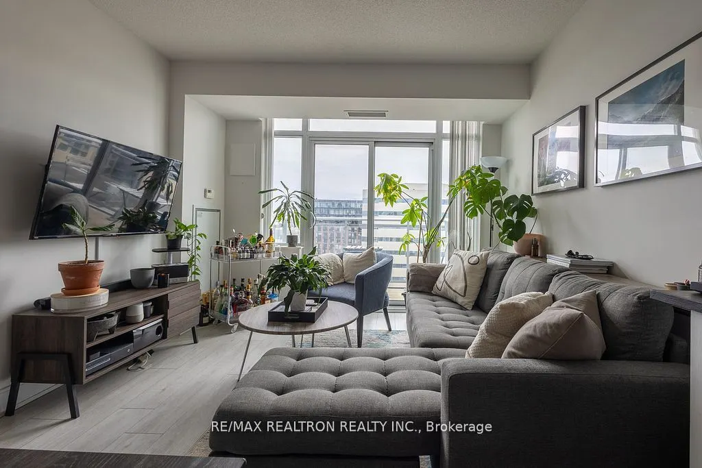 525 Adelaide Street W #1712