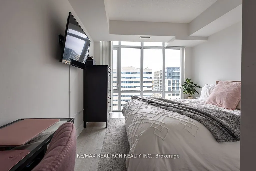 525 Adelaide Street W #1712