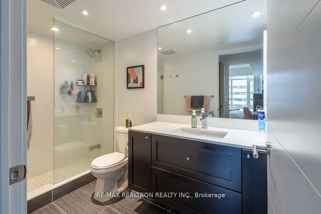 525 Adelaide Street W #1712