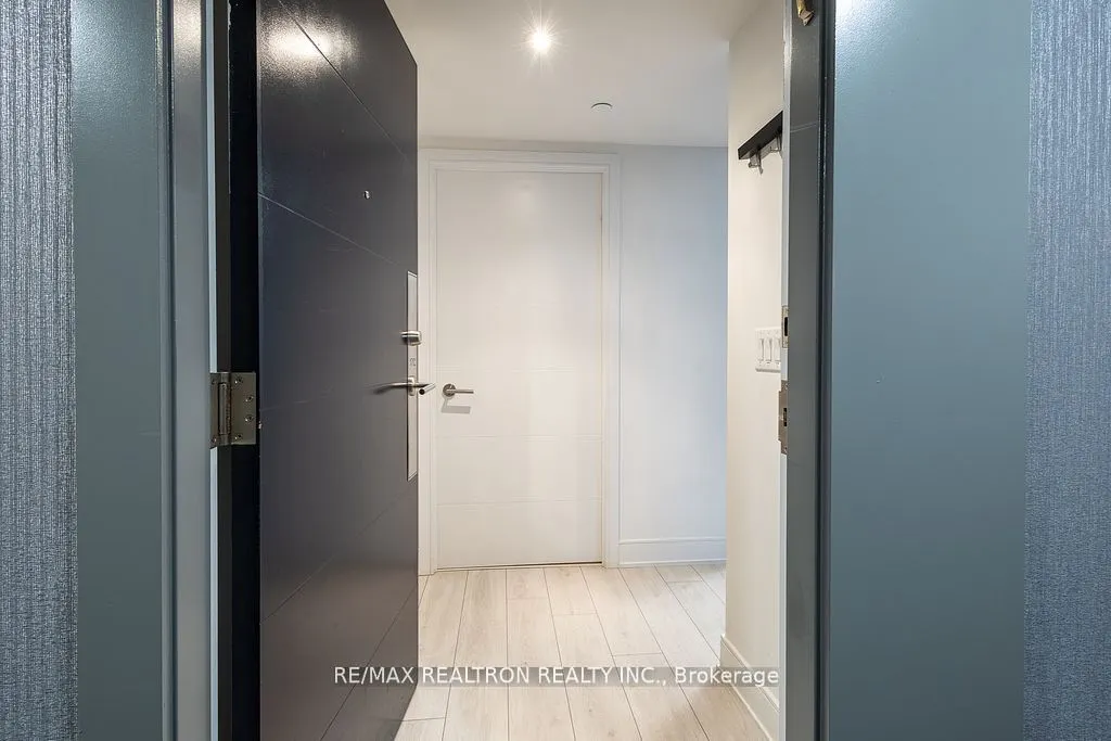 525 Adelaide Street W #1712