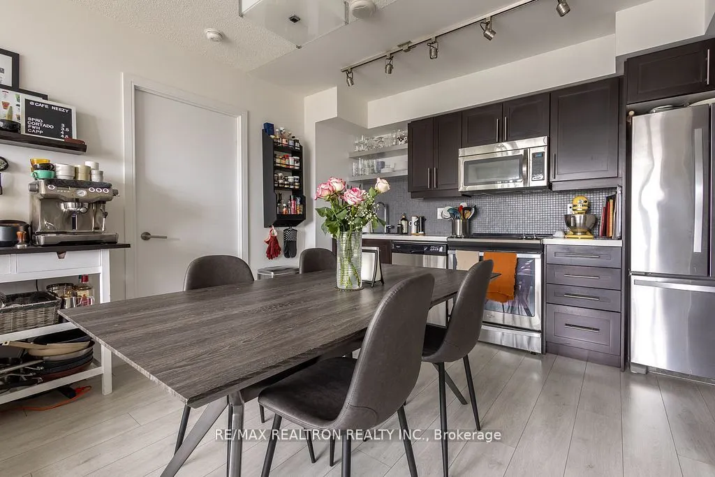 525 Adelaide Street W #1712