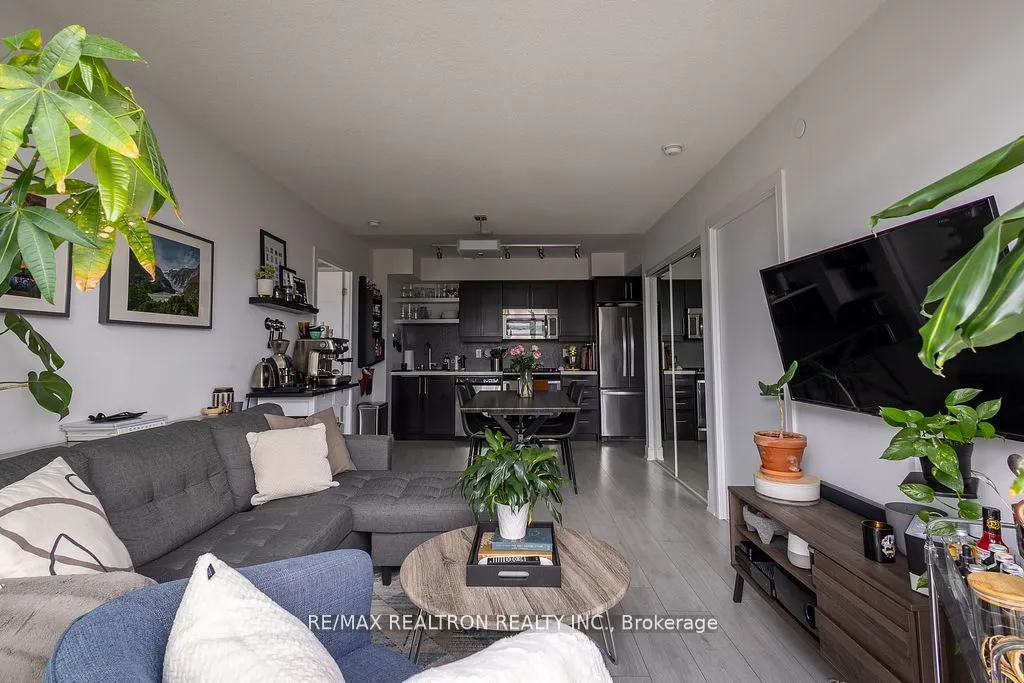525 Adelaide Street W #1712