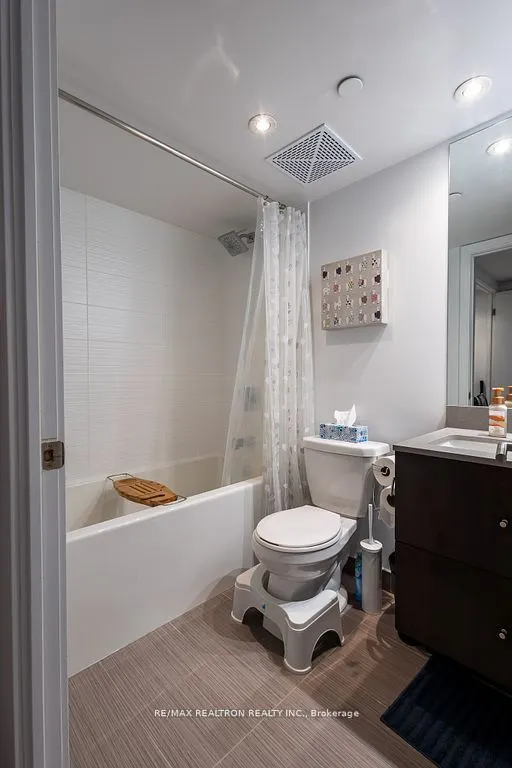 525 Adelaide Street W #1712