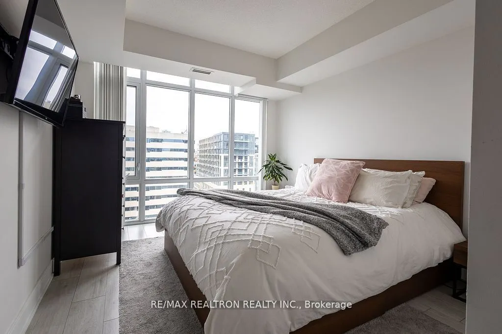 525 Adelaide Street W #1712