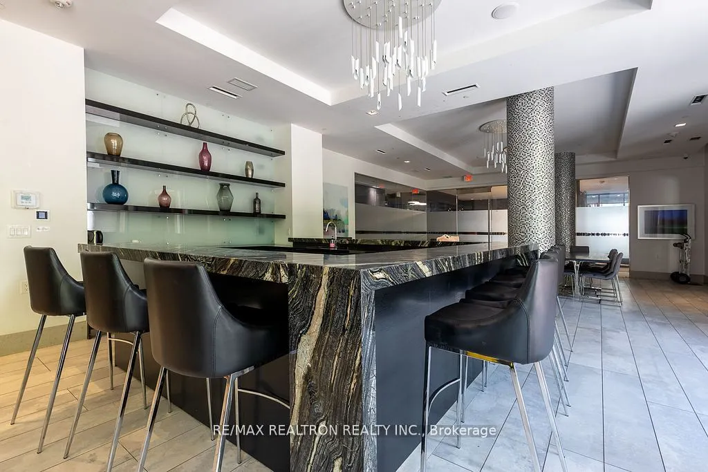 525 Adelaide Street W #1712