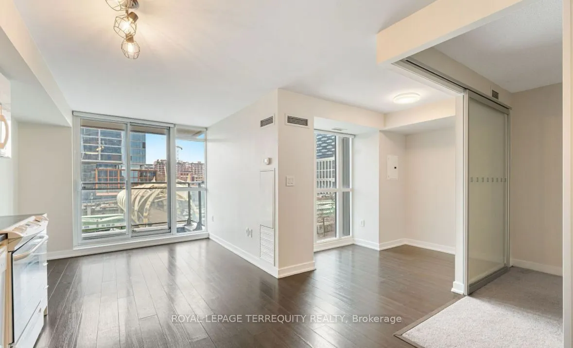 151 Dan Leckie Way #321