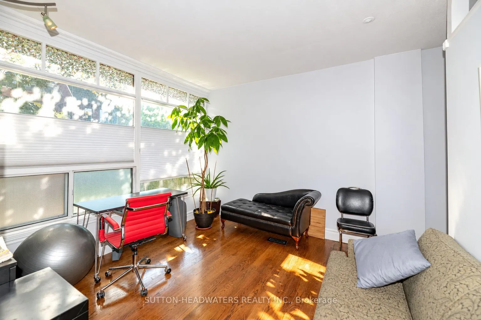 106 Barton Avenue