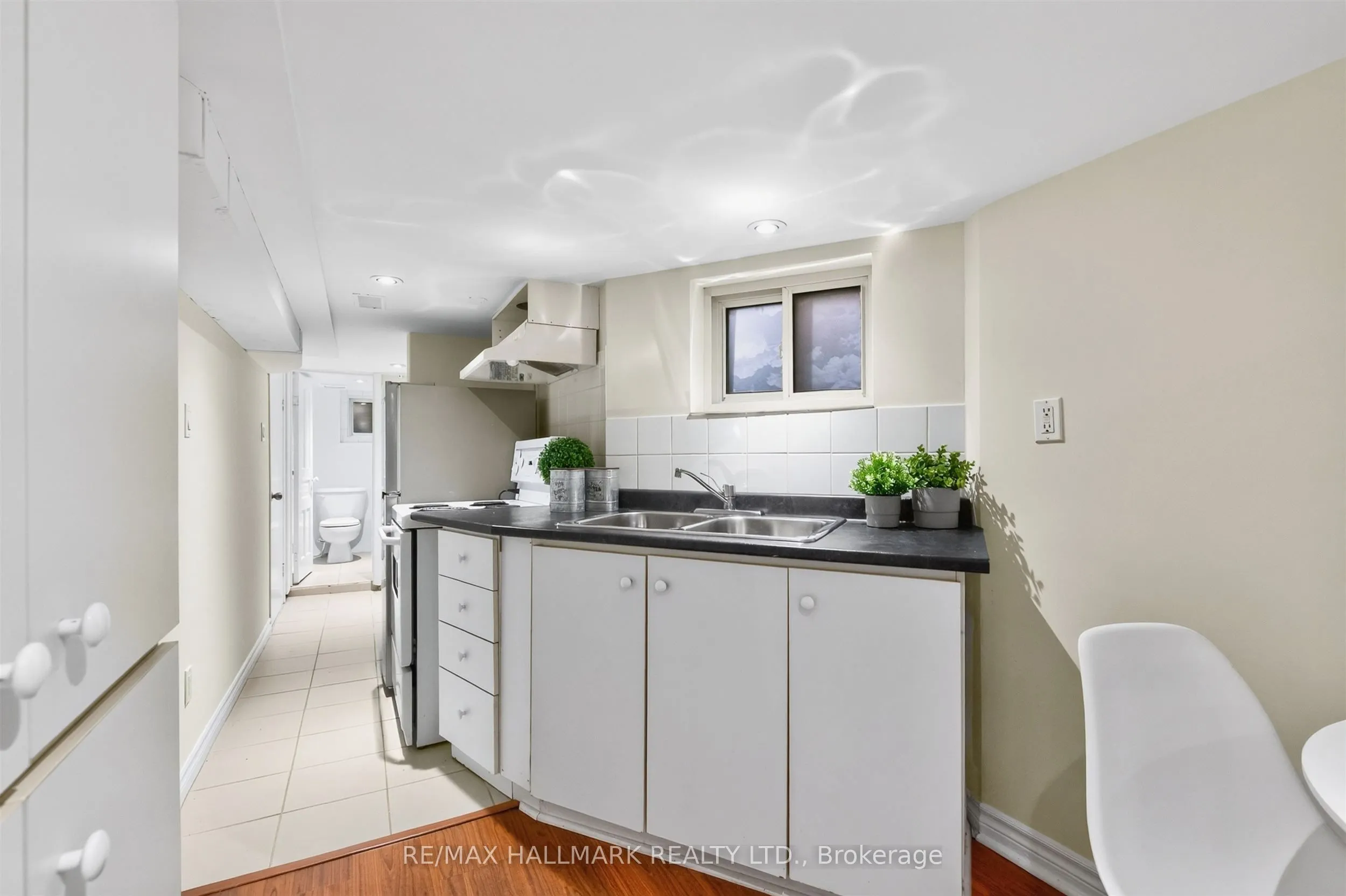 384A Montrose Avenue