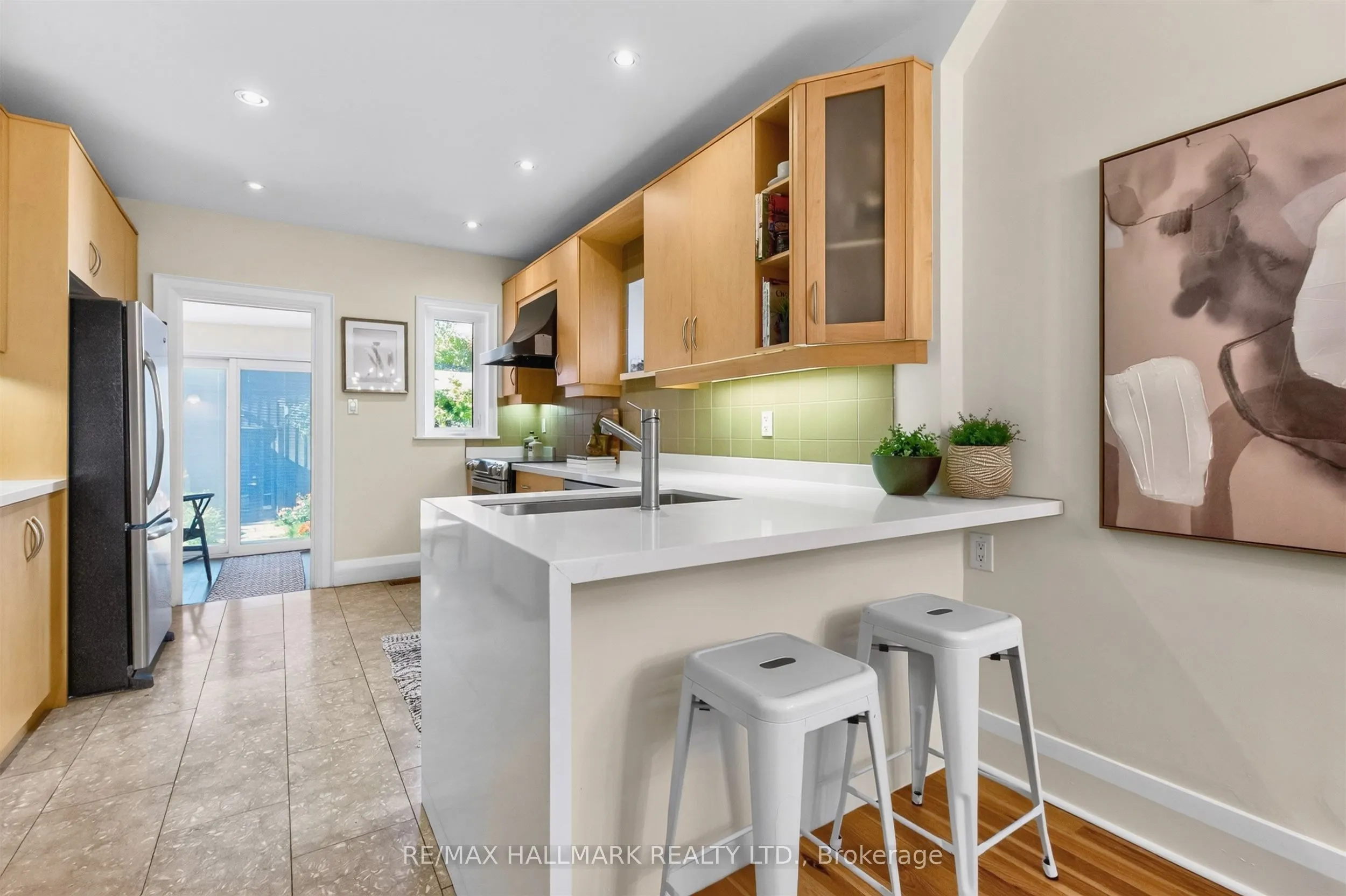 384A Montrose Avenue