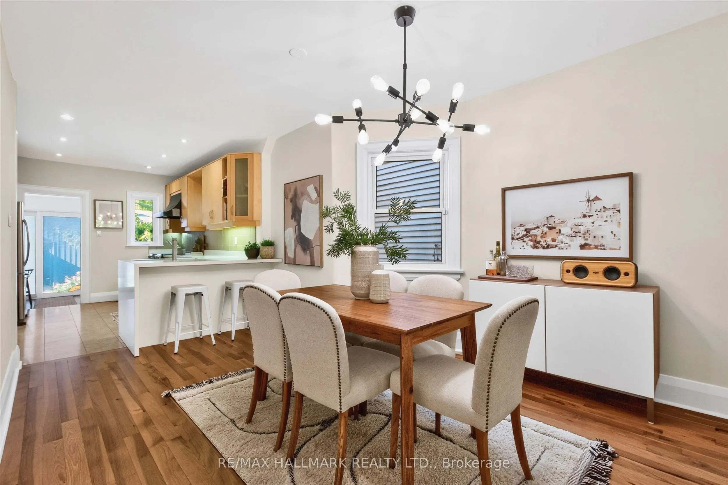 384A Montrose Avenue