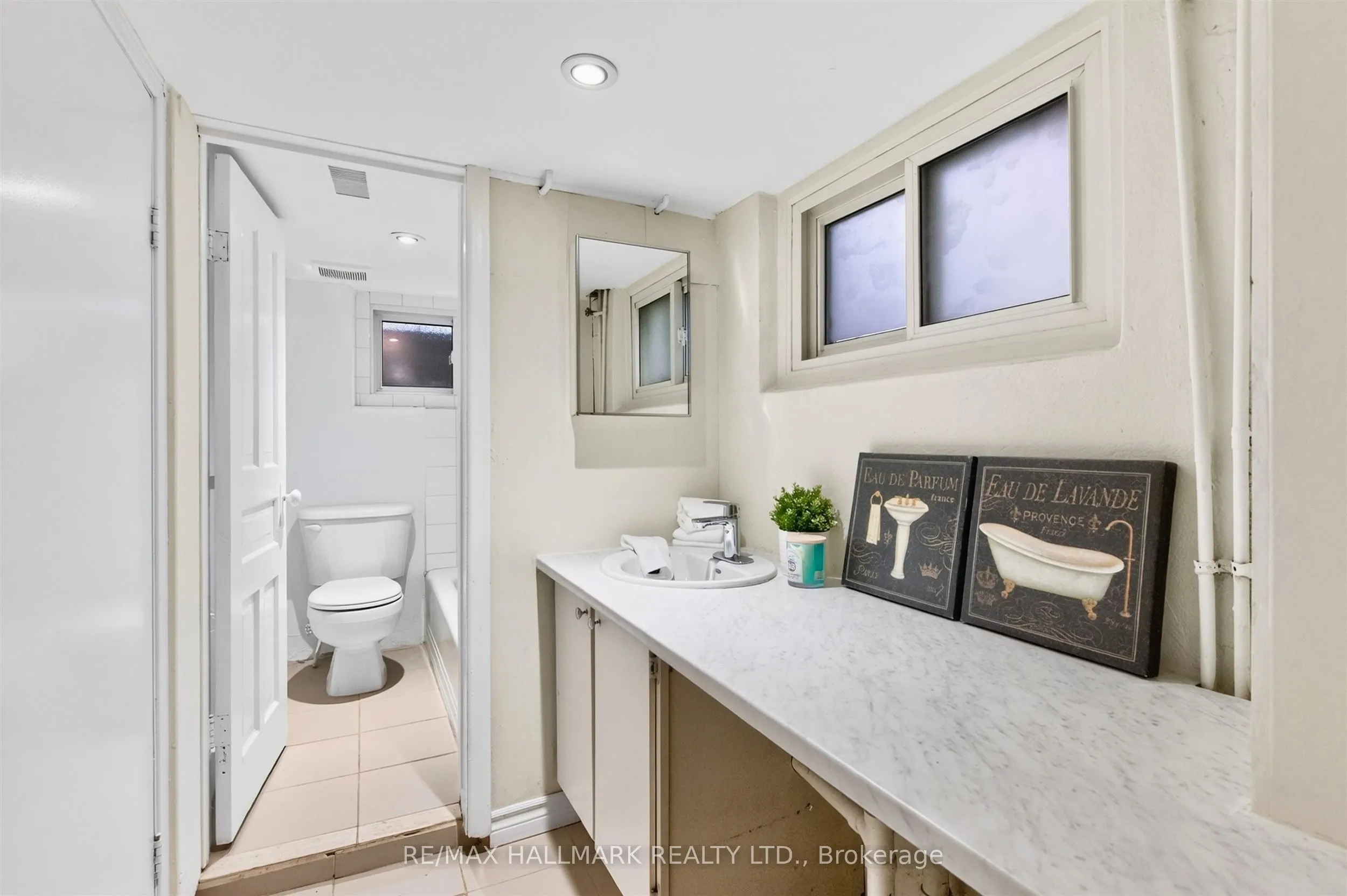 384A Montrose Avenue