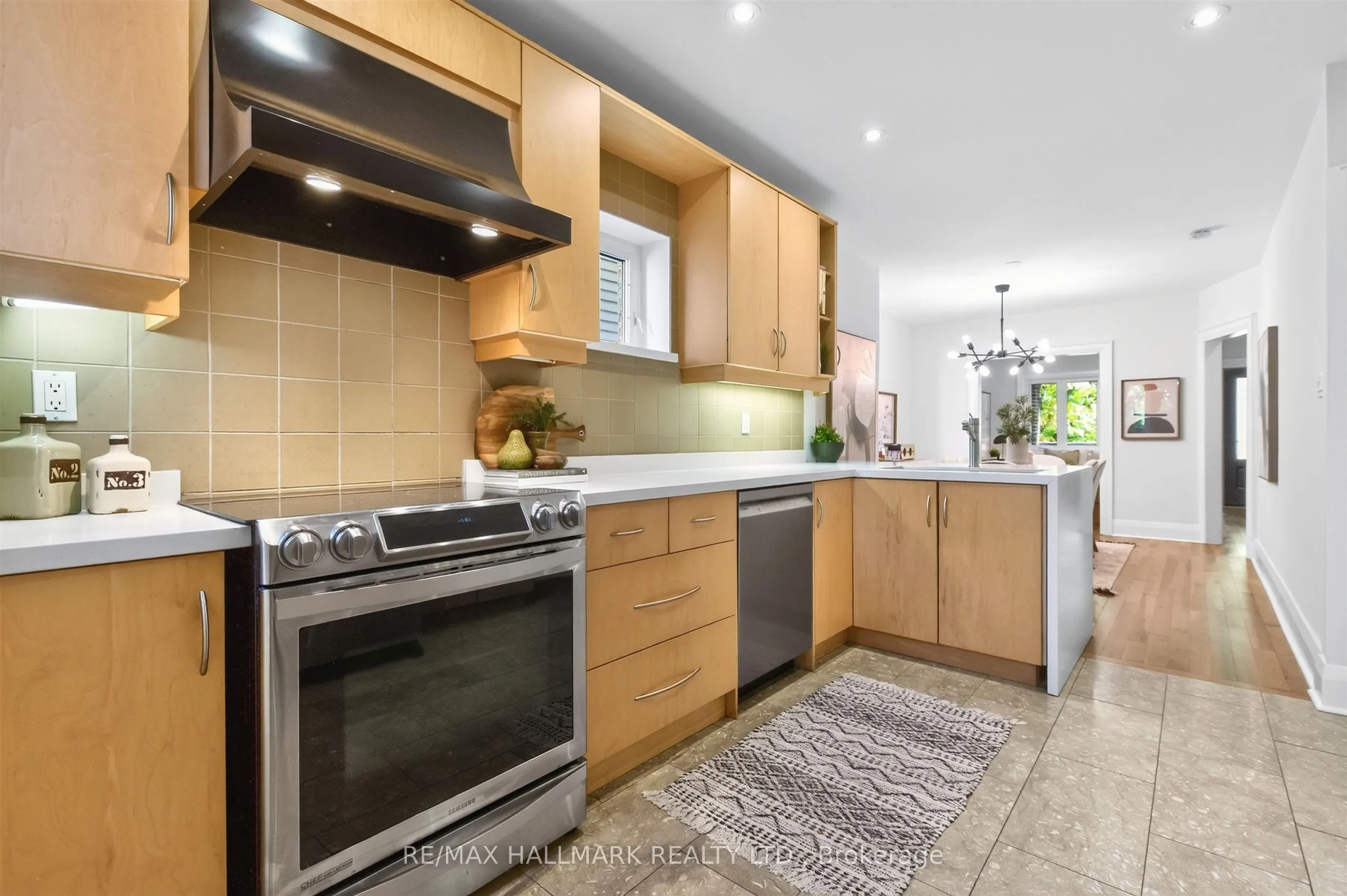 384A Montrose Avenue
