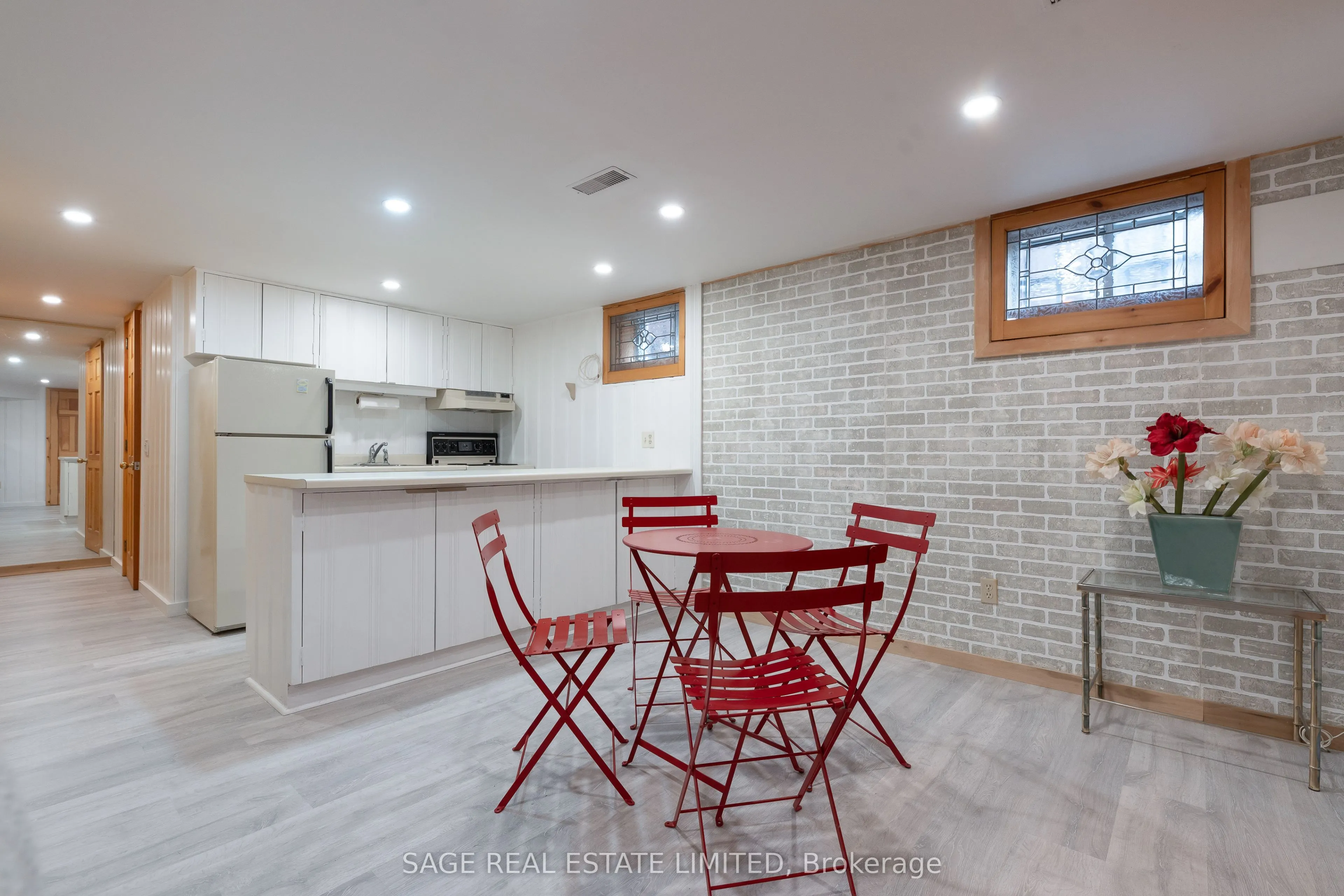 43 Oriole Road