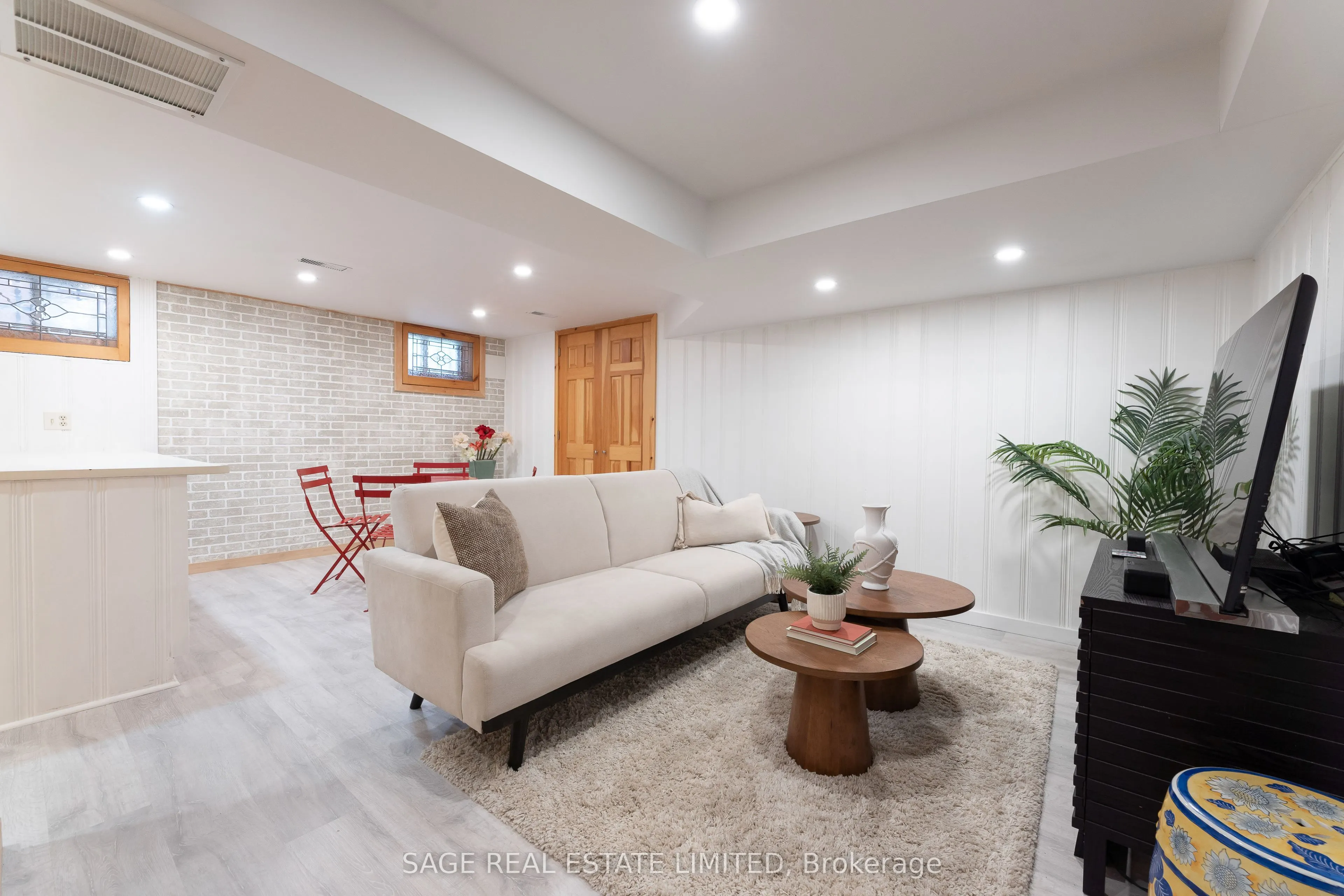 43 Oriole Road