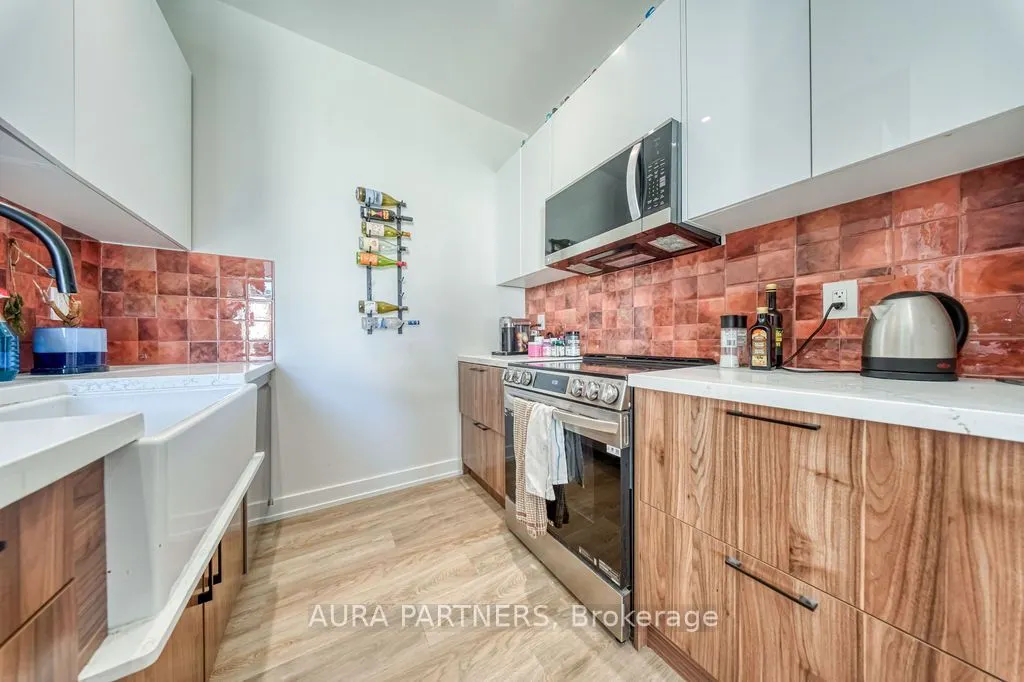 875 Queen Street W #4