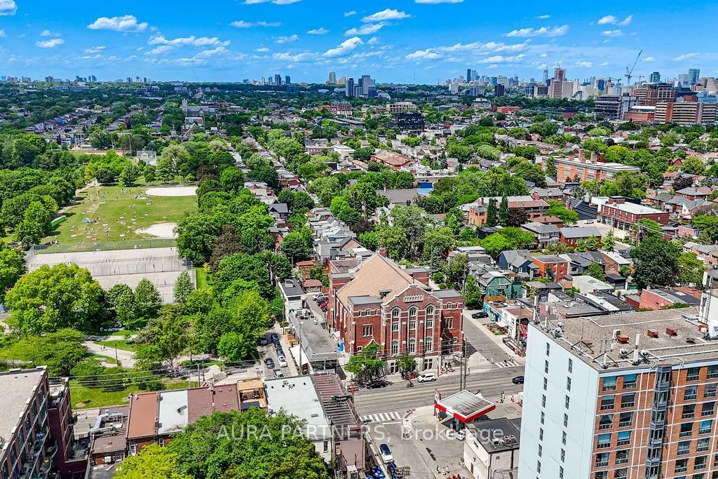 875 Queen Street W #4