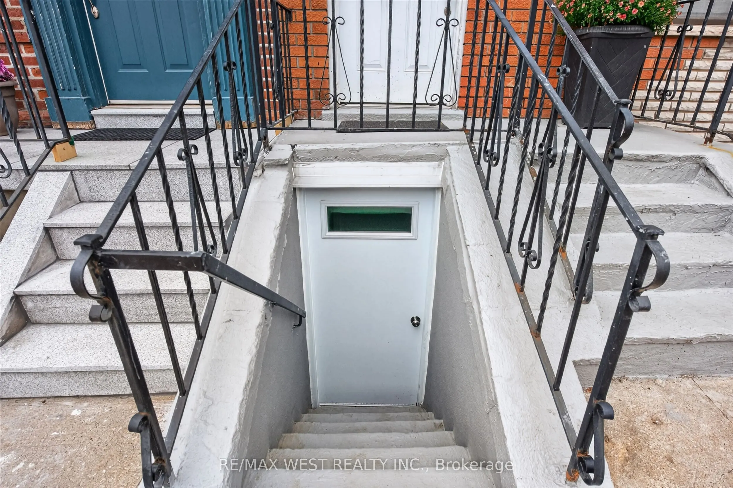 722 Dufferin Street #Lower