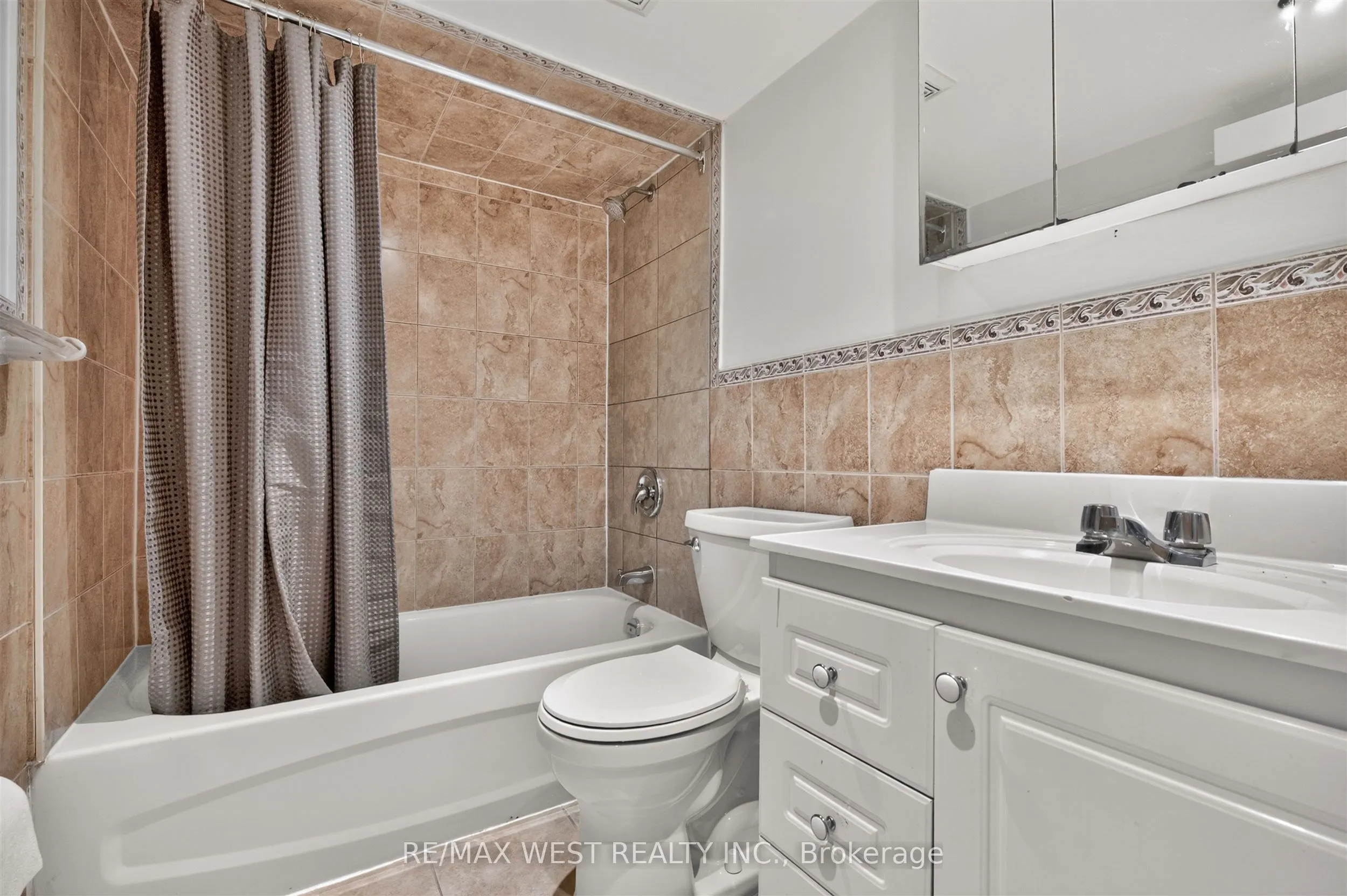 722 Dufferin Street #Lower