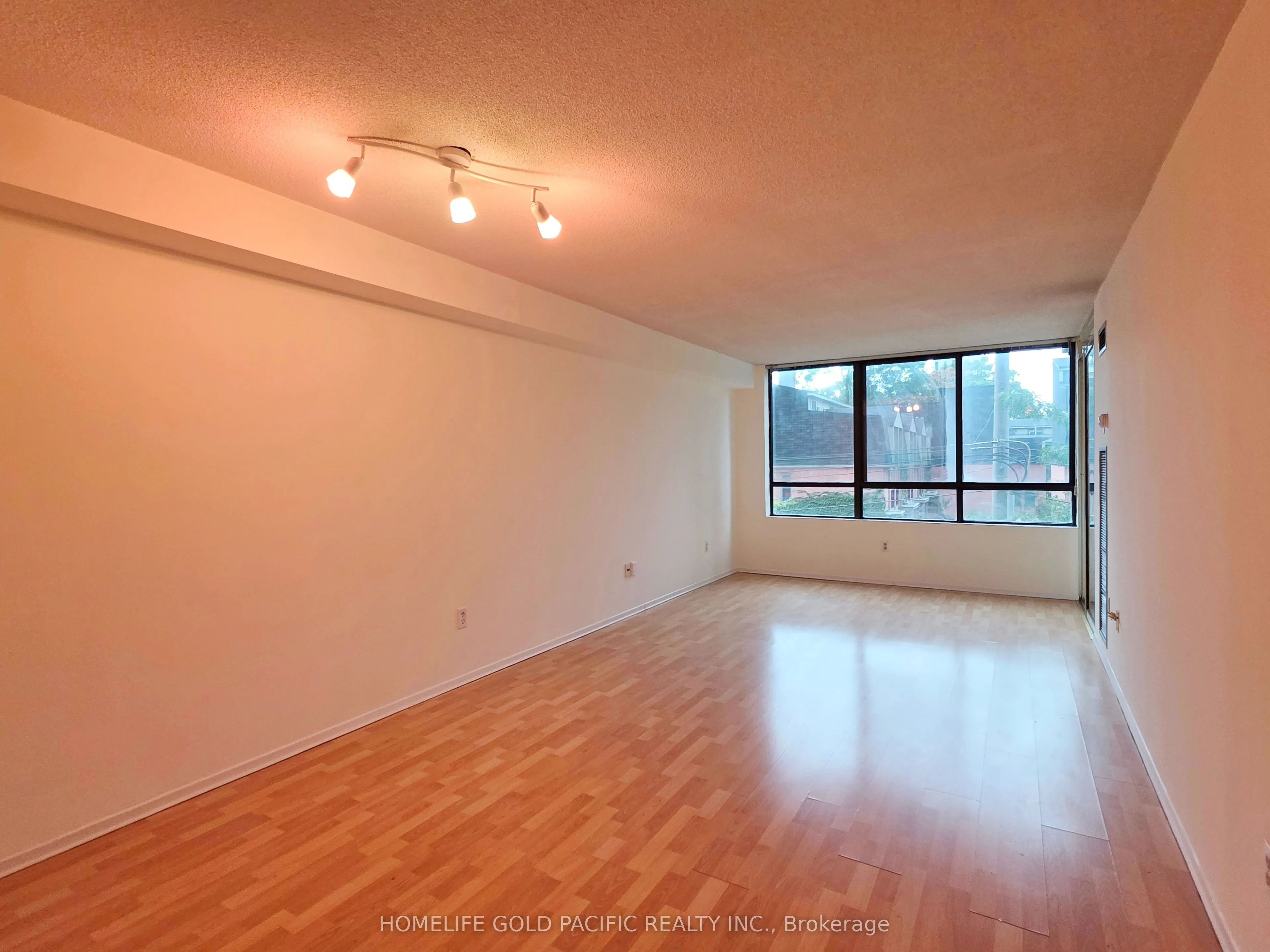 117 Gerrard Street E #207