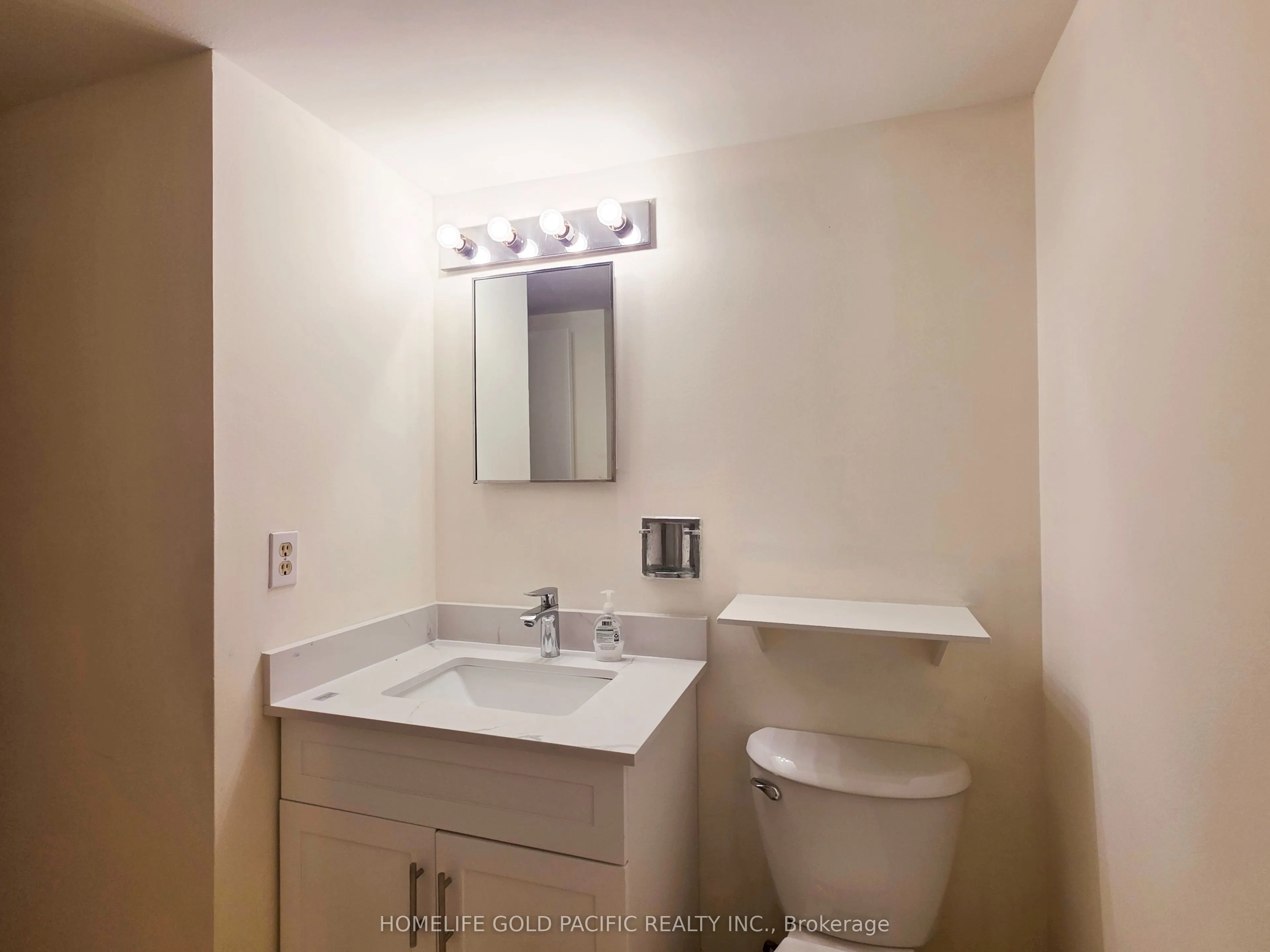 117 Gerrard Street E #207