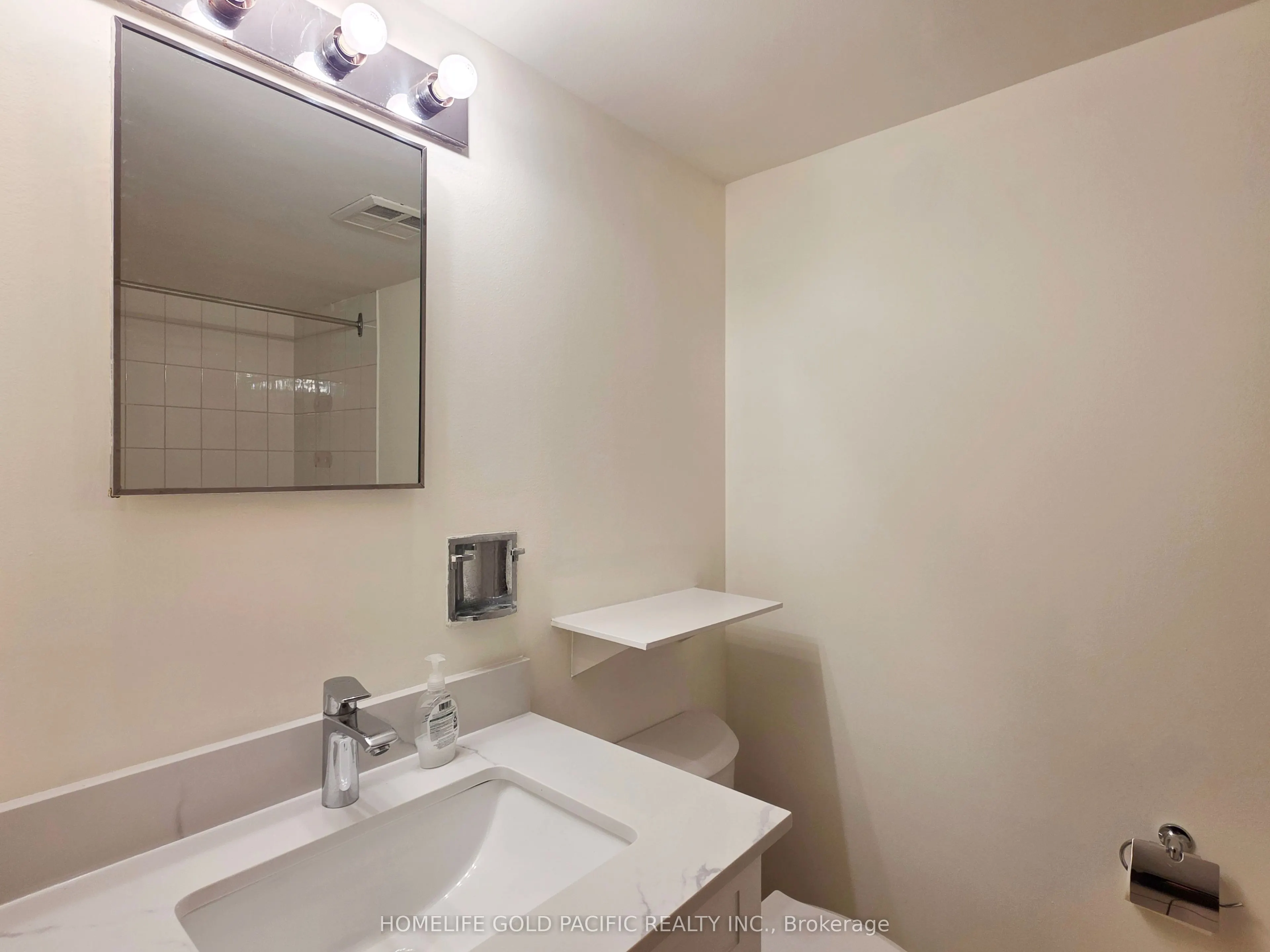 117 Gerrard Street E #207