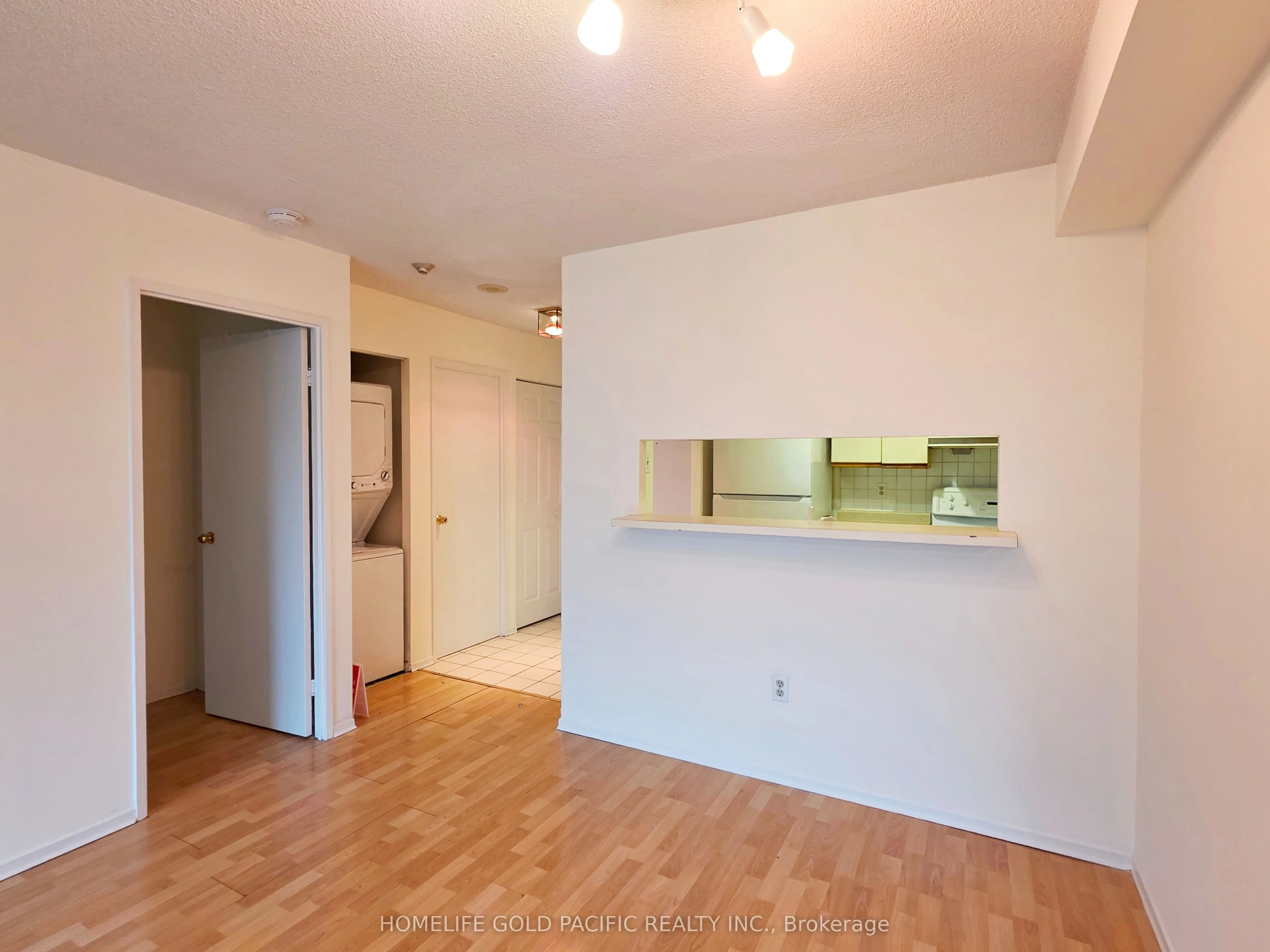 117 Gerrard Street E #207