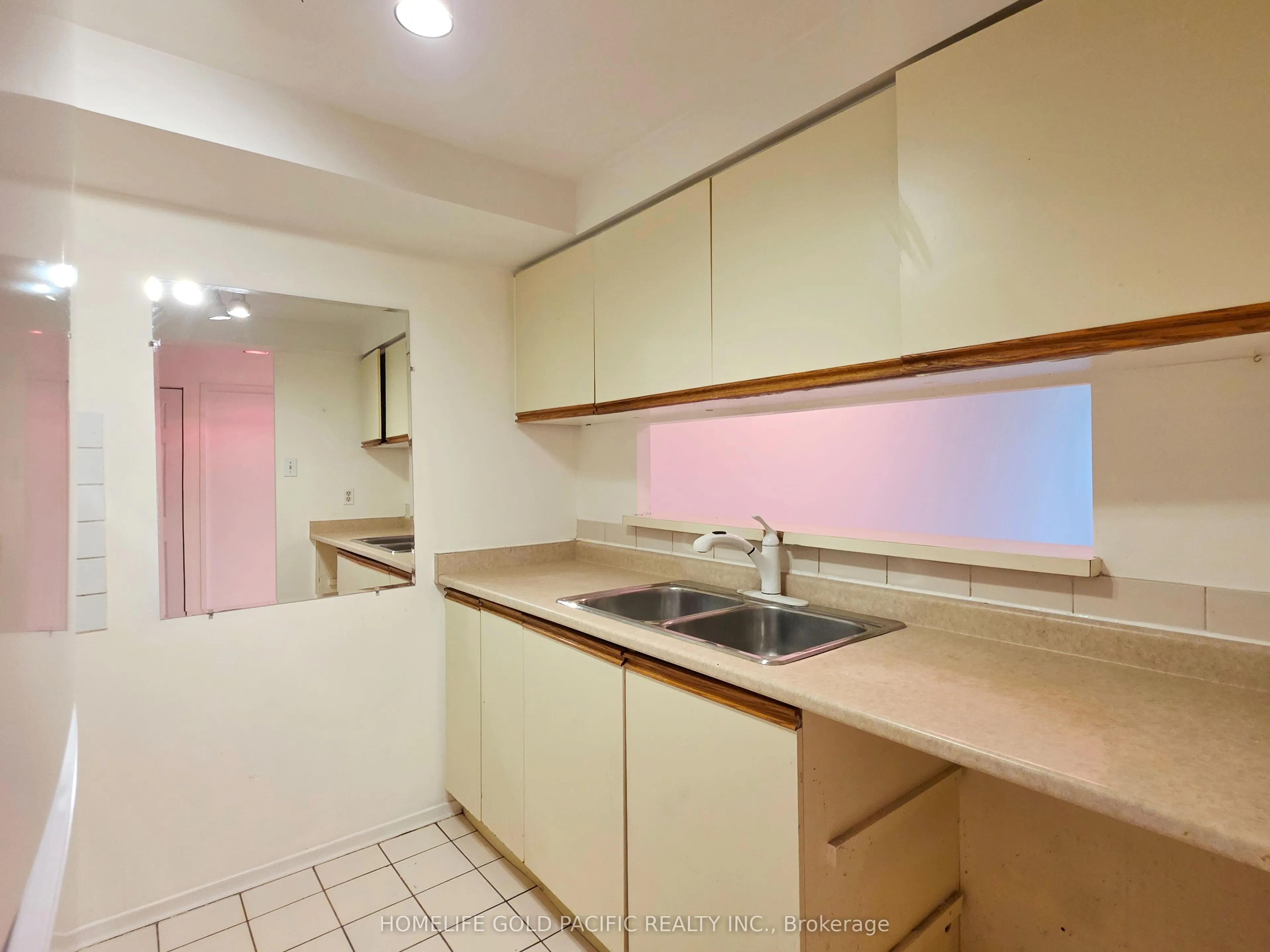 117 Gerrard Street E #207