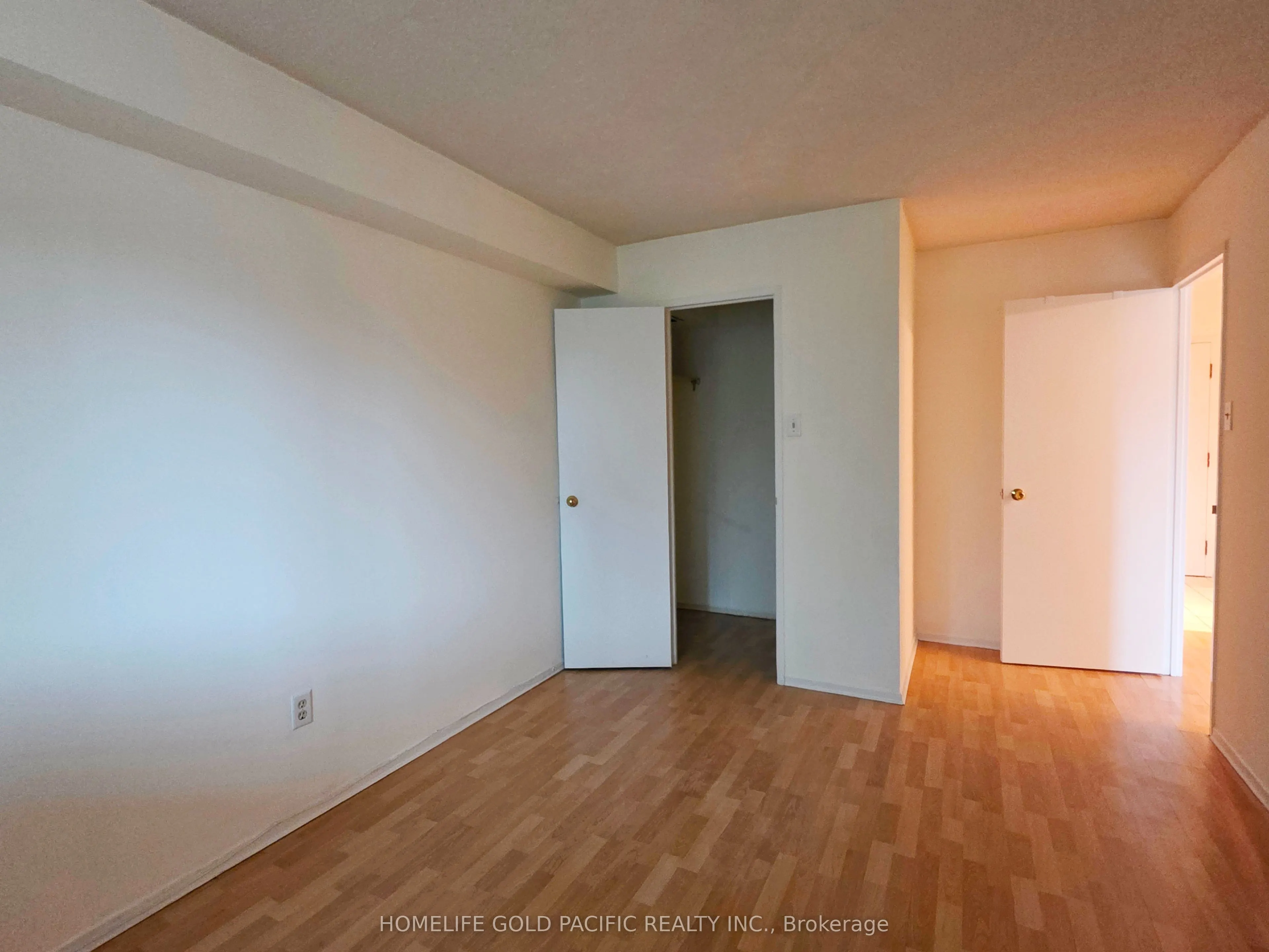 117 Gerrard Street E #207