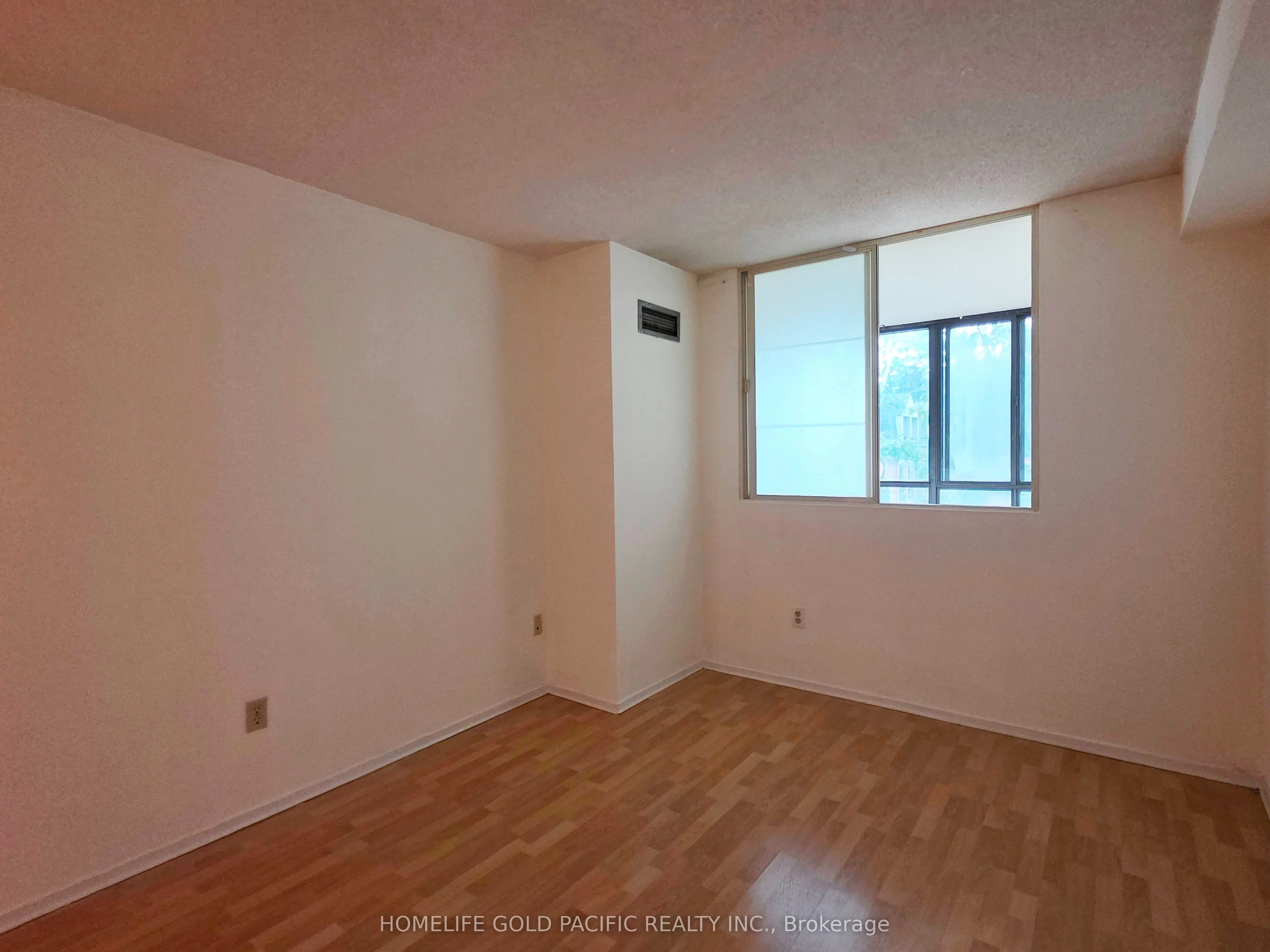 117 Gerrard Street E #207